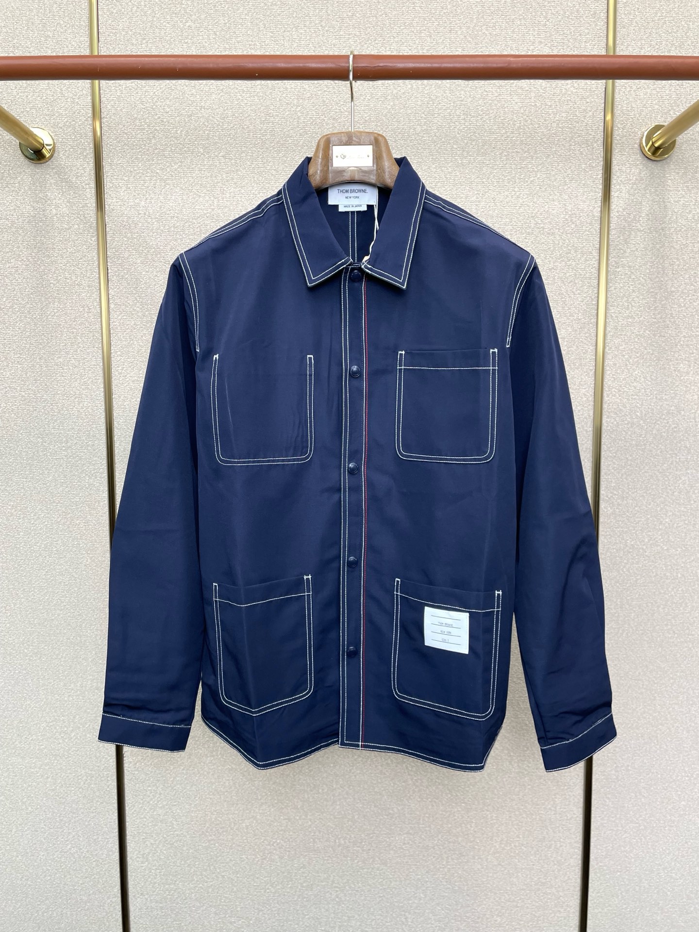 。Thom Browne汤姆布朗💥砸锅卖铁都要上的新款新款原单男士按扣夹克 衬衫领夹克外套 高端定制 高