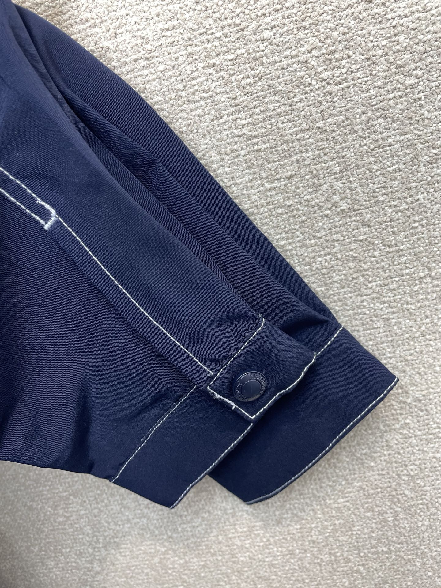 。Thom Browne汤姆布朗💥砸锅卖铁都要上的新款新款原单男士按扣夹克 衬衫领夹克外套 高端定制 高