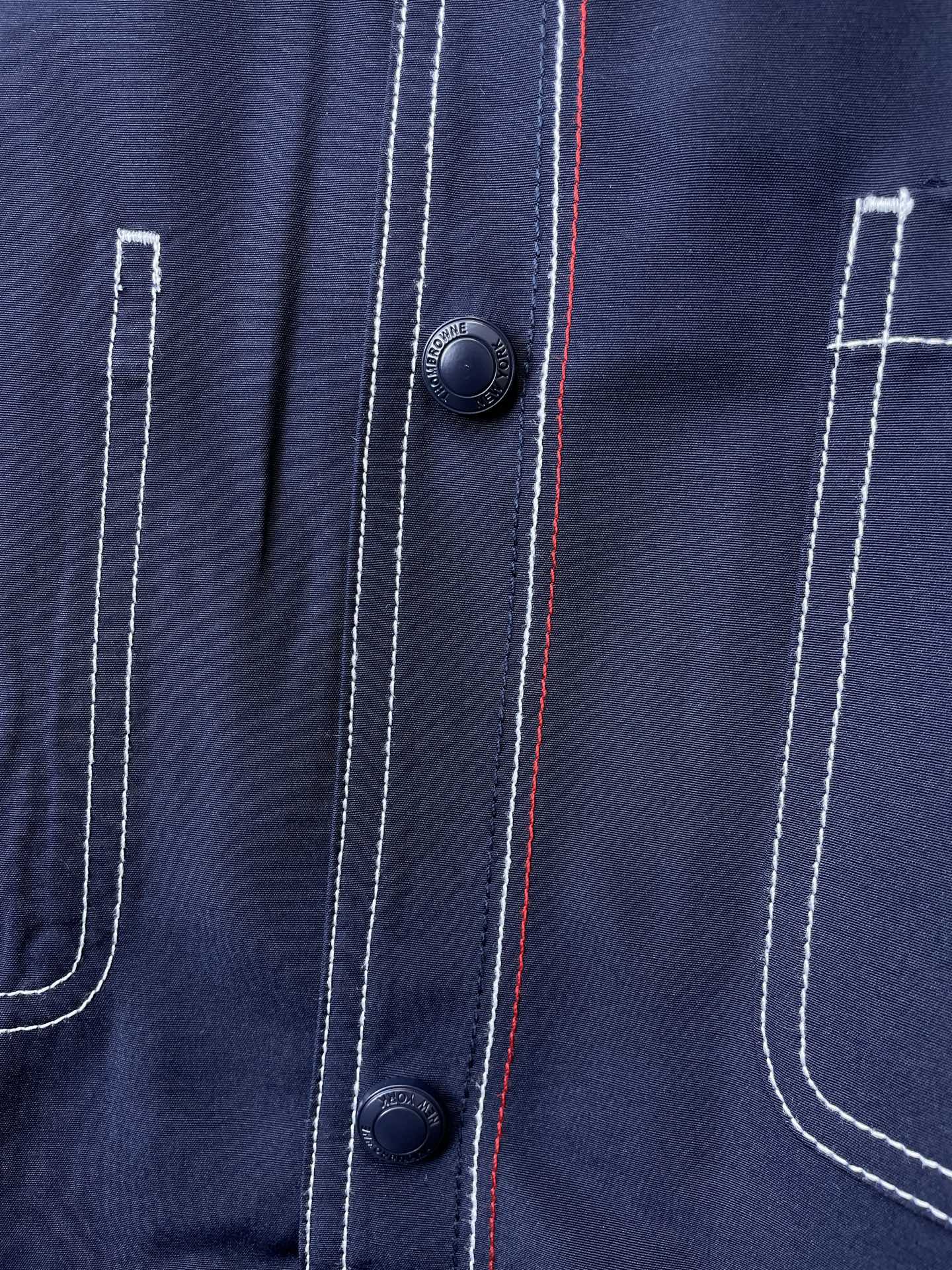 。Thom Browne汤姆布朗💥砸锅卖铁都要上的新款新款原单男士按扣夹克 衬衫领夹克外套 高端定制 高