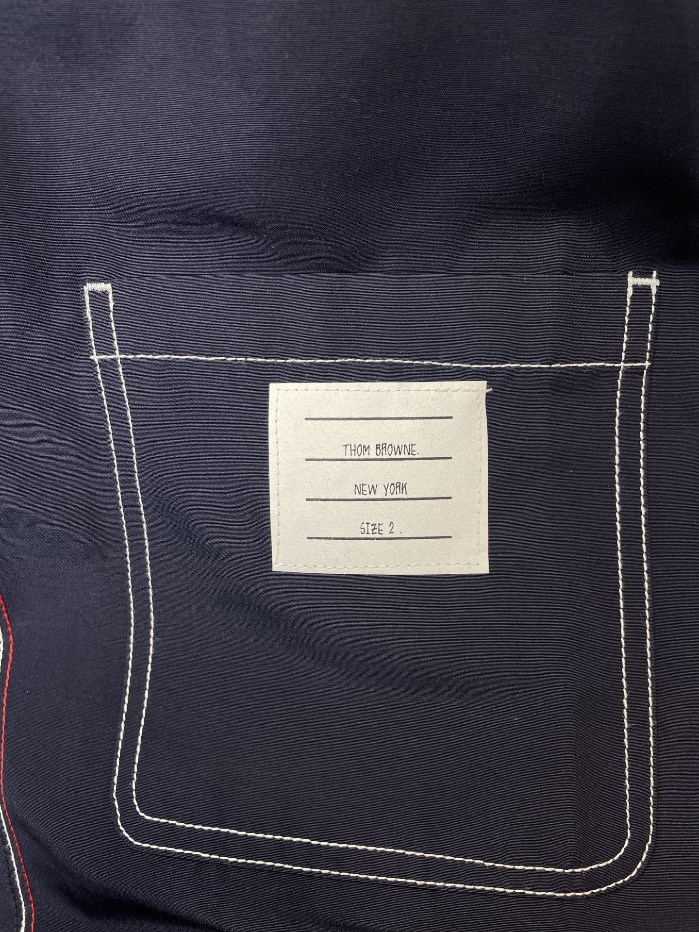 。Thom Browne汤姆布朗💥砸锅卖铁都要上的新款新款原单男士按扣夹克 衬衫领夹克外套 高端定制 高