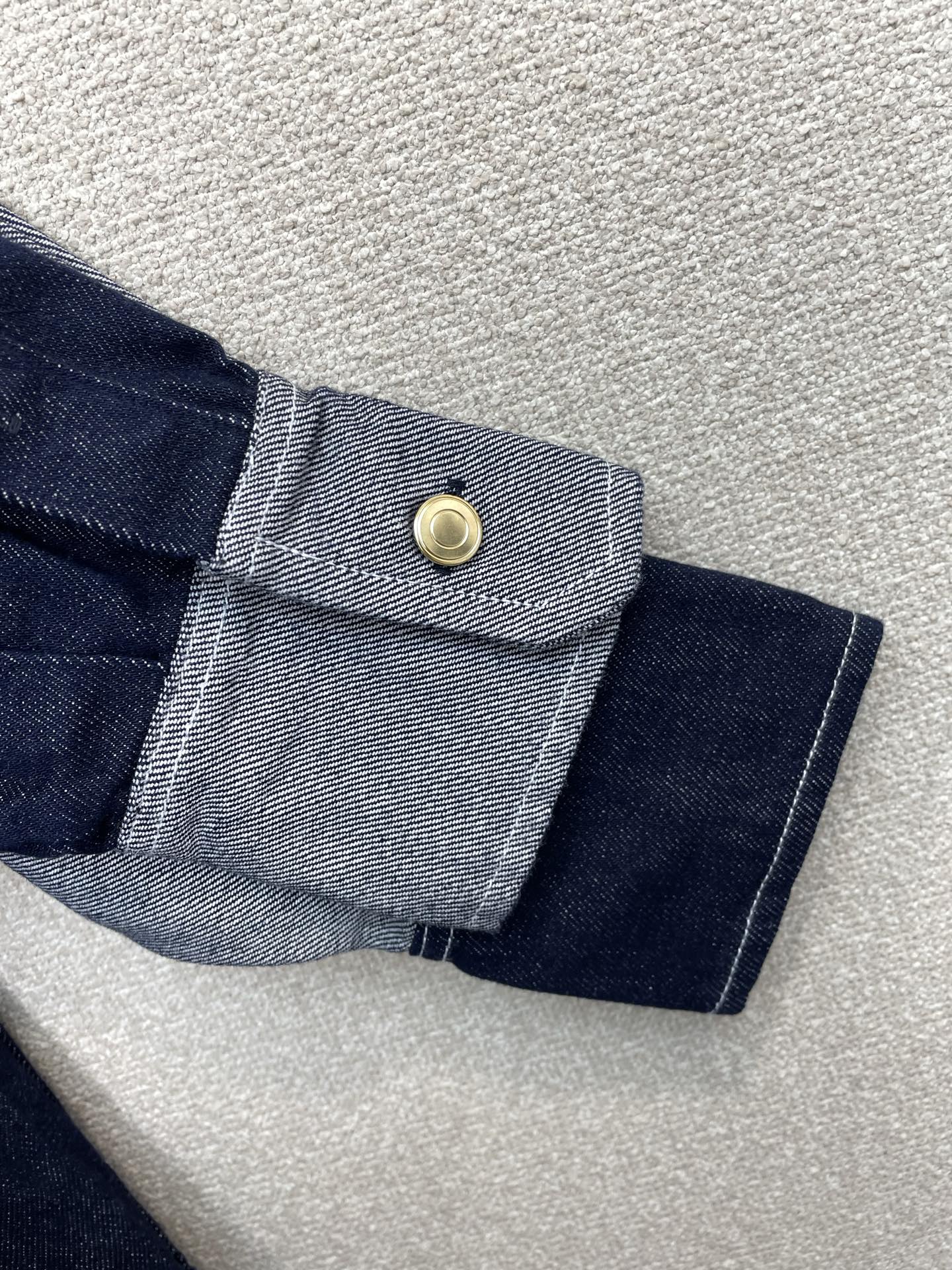 。Thom Browne汤姆布朗💥砸锅卖铁都要上的新款！新款原单男士牛仔外套 经典老钱风三条纹织带臂环排