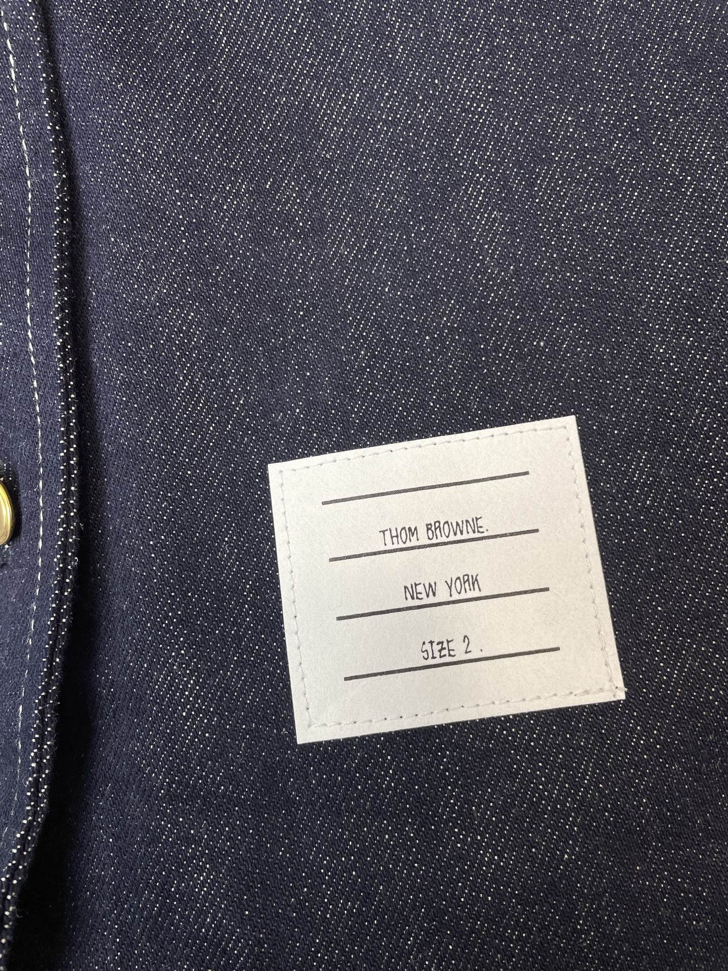 。Thom Browne汤姆布朗💥砸锅卖铁都要上的新款！新款原单男士牛仔外套 经典老钱风三条纹织带臂环排