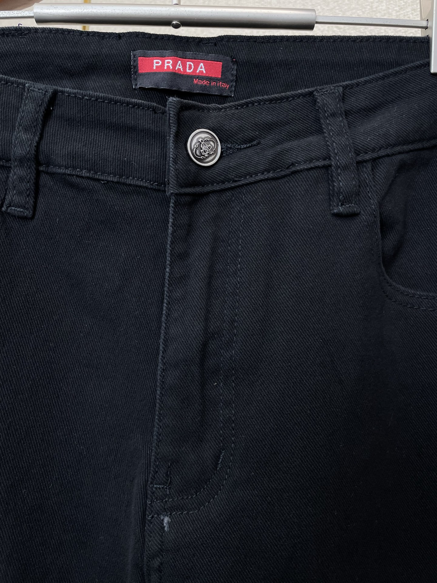 。Prada普拉达💥砸锅卖铁都要上的新款！新款休闲裤 高端版本！专柜定制面料 透气舒适度高，细节无可挑剔