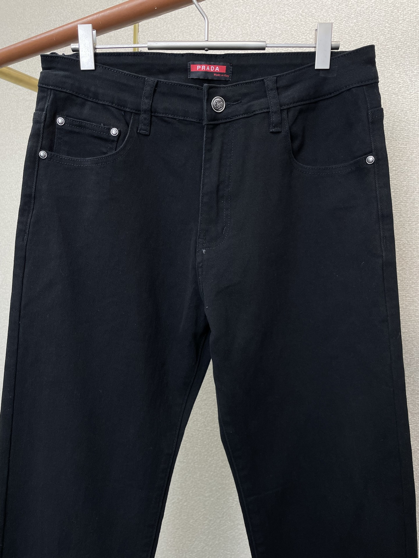 。Prada普拉达💥砸锅卖铁都要上的新款！新款休闲裤 高端版本！专柜定制面料 透气舒适度高，细节无可挑剔