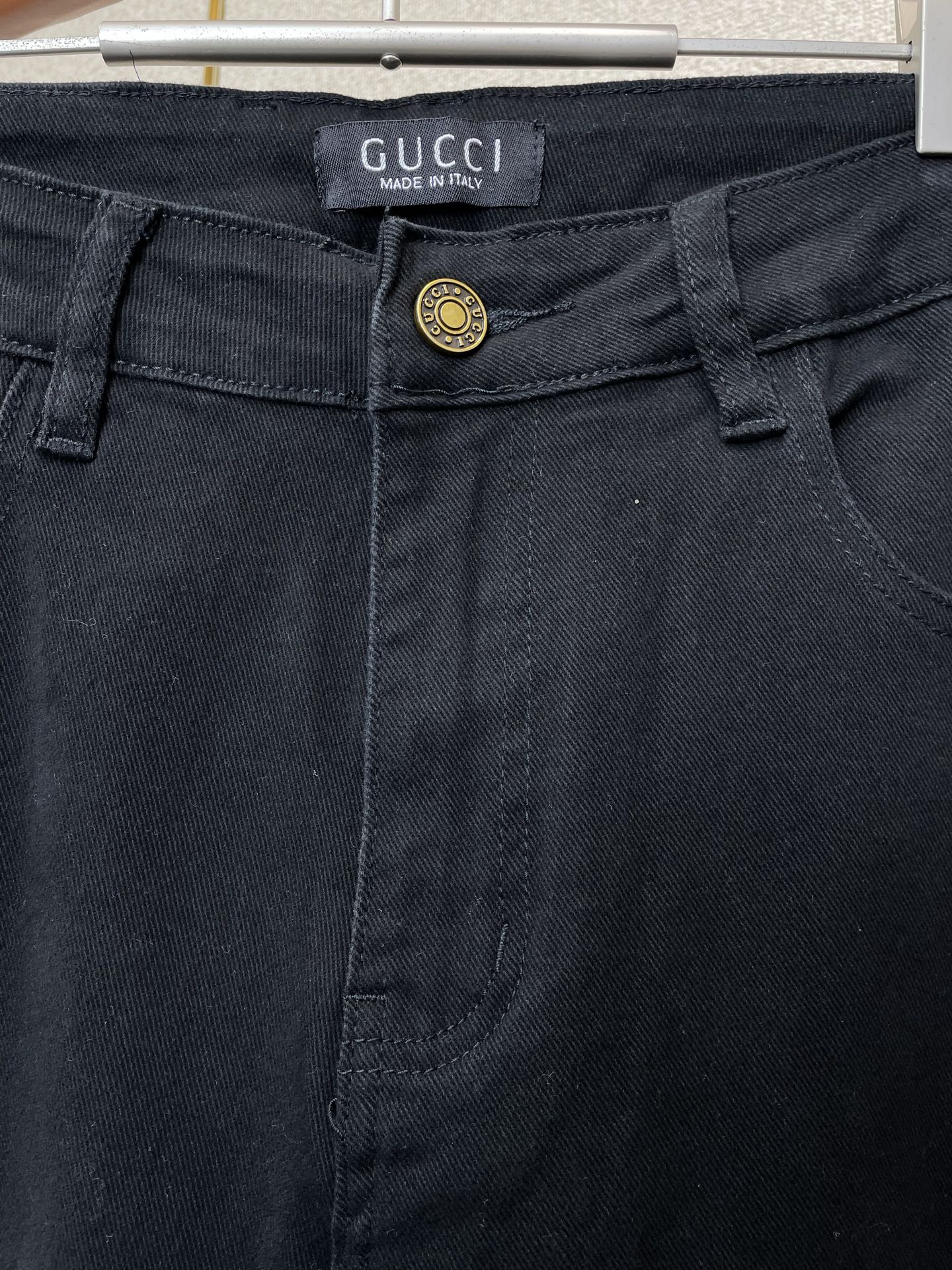 。Gucci古驰💥砸锅卖铁都要上的新款！新款休闲裤 高端版本！专柜定制面料 透气舒适度高，细节无可挑剔，