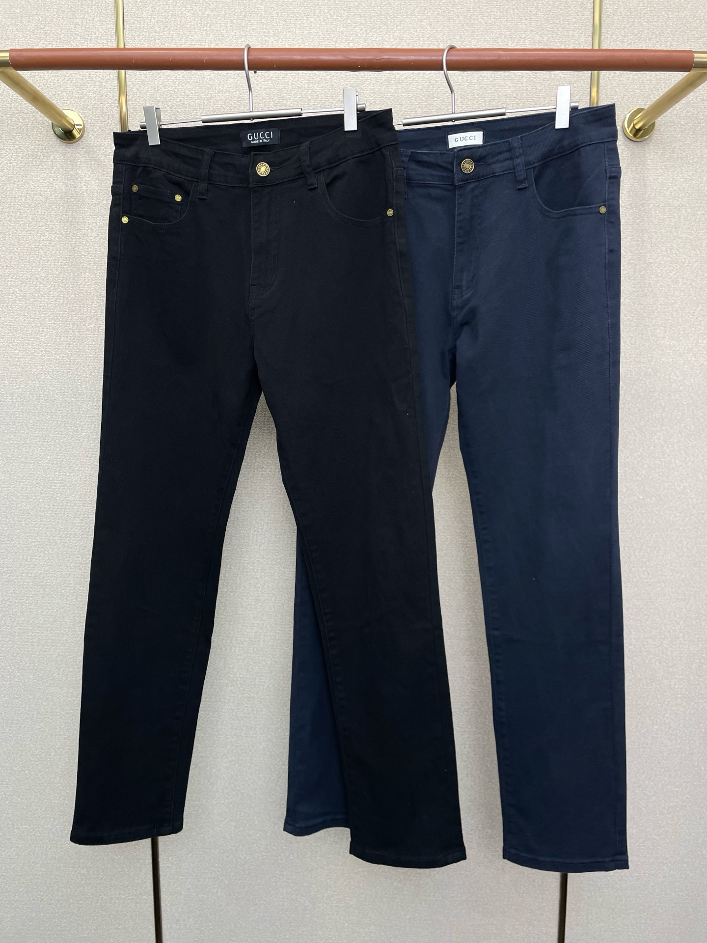 。Gucci古驰💥砸锅卖铁都要上的新款！新款休闲裤 高端版本！专柜定制面料 透气舒适度高，细节无可挑剔，