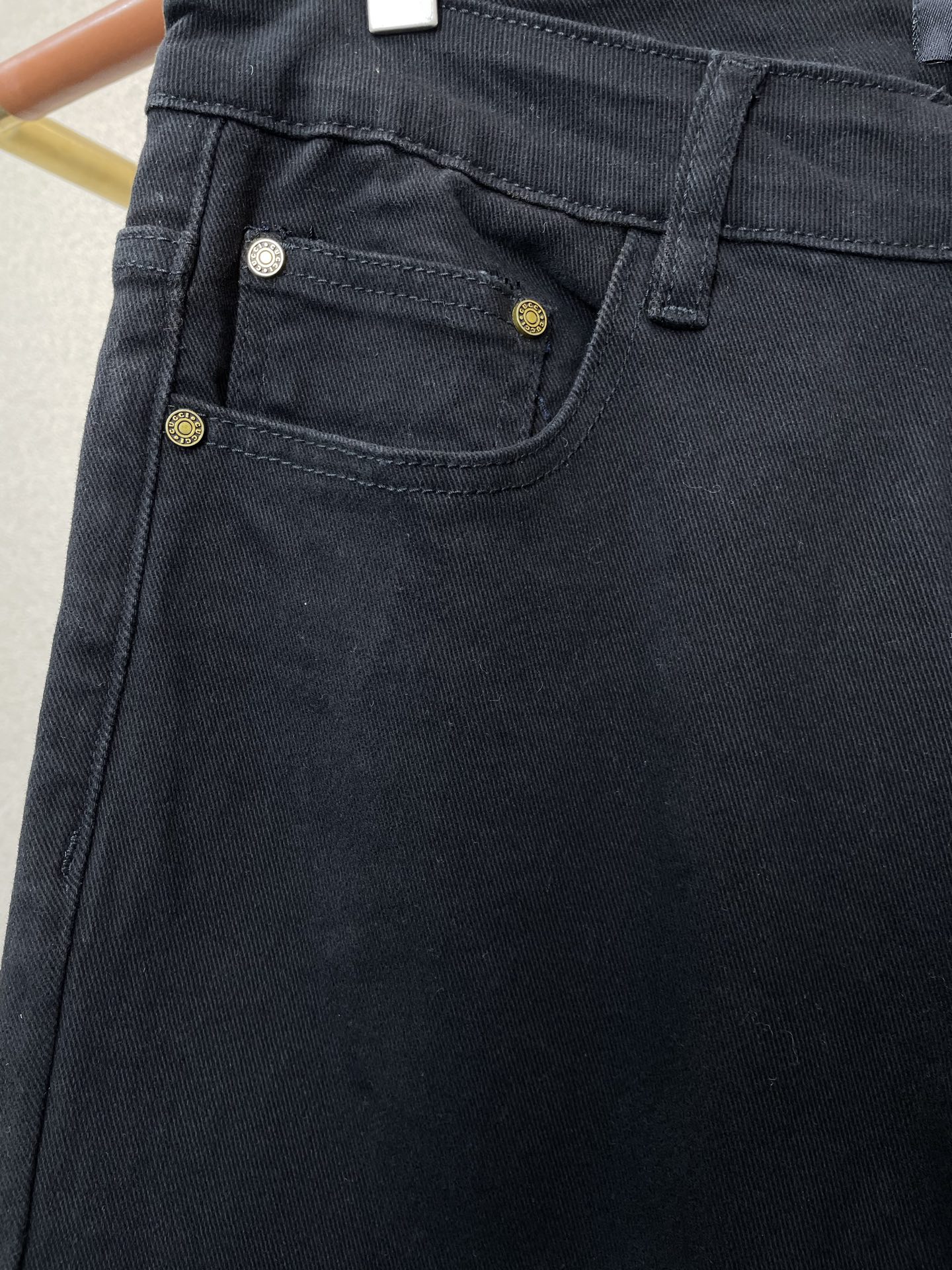 。Gucci古驰💥砸锅卖铁都要上的新款！新款休闲裤 高端版本！专柜定制面料 透气舒适度高，细节无可挑剔，