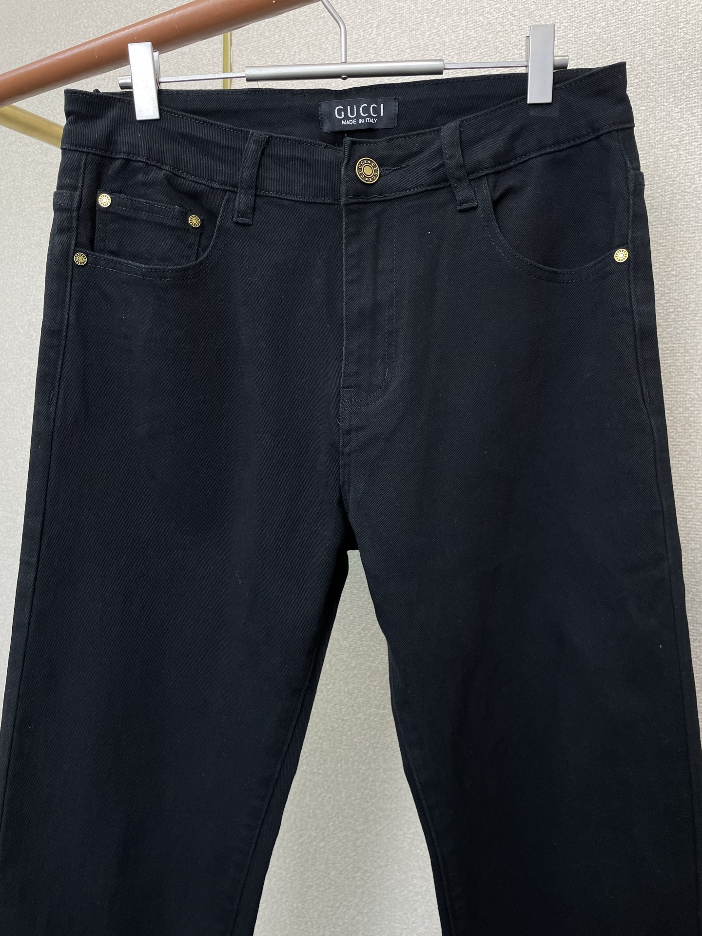 。Gucci古驰💥砸锅卖铁都要上的新款！新款休闲裤 高端版本！专柜定制面料 透气舒适度高，细节无可挑剔，