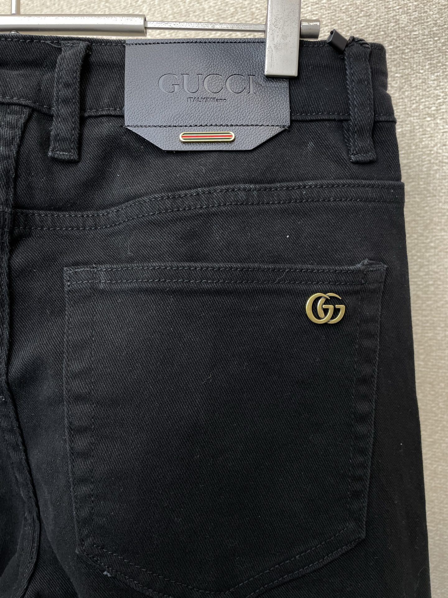 。Gucci古驰💥砸锅卖铁都要上的新款！新款休闲裤 高端版本！专柜定制面料 透气舒适度高，细节无可挑剔，