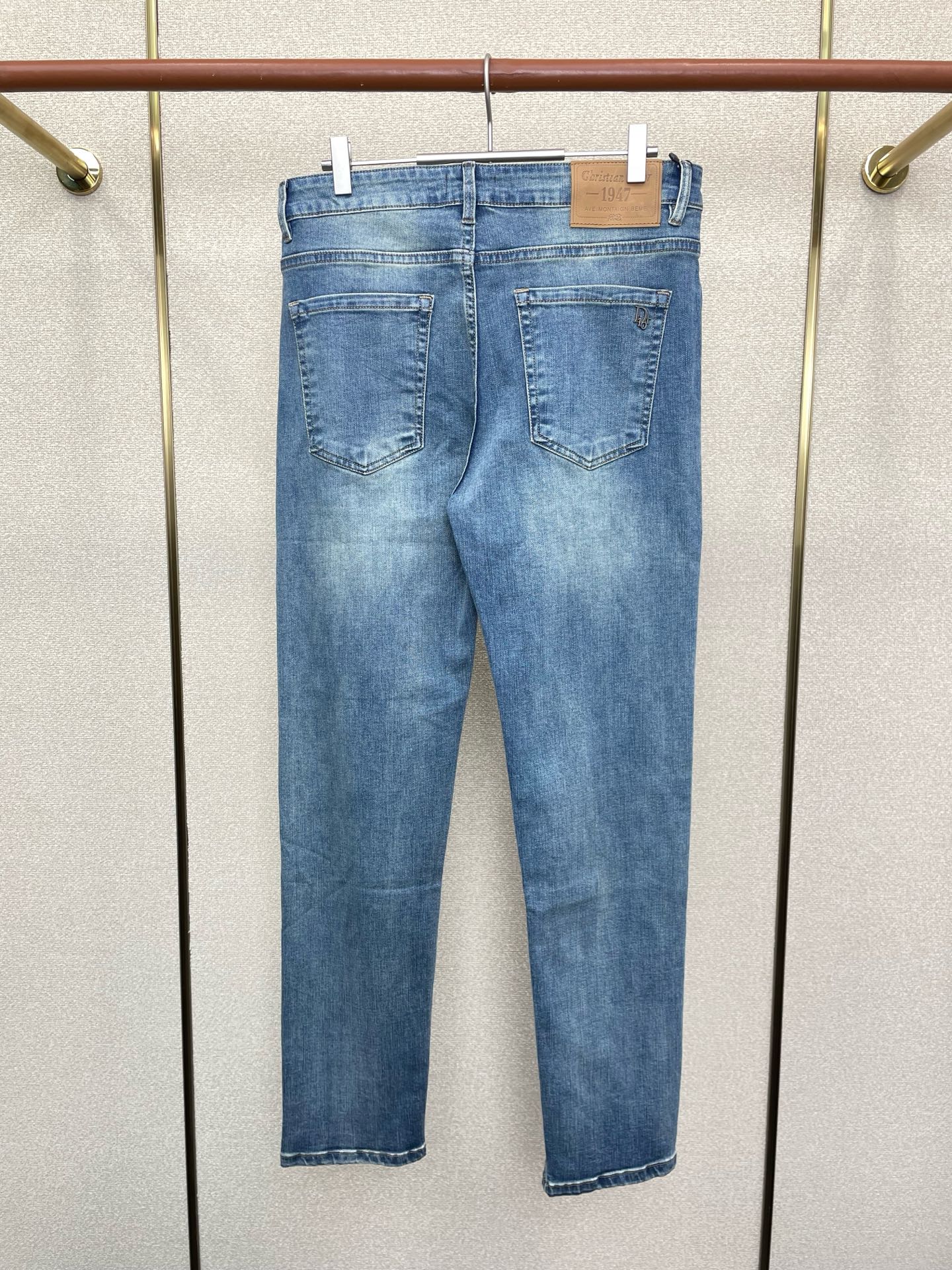 。Dior迪奥💥砸锅卖铁都要上的新款！新款休闲牛仔裤👖 高端版本！专柜定制面料 透气舒适度高，细节无可挑