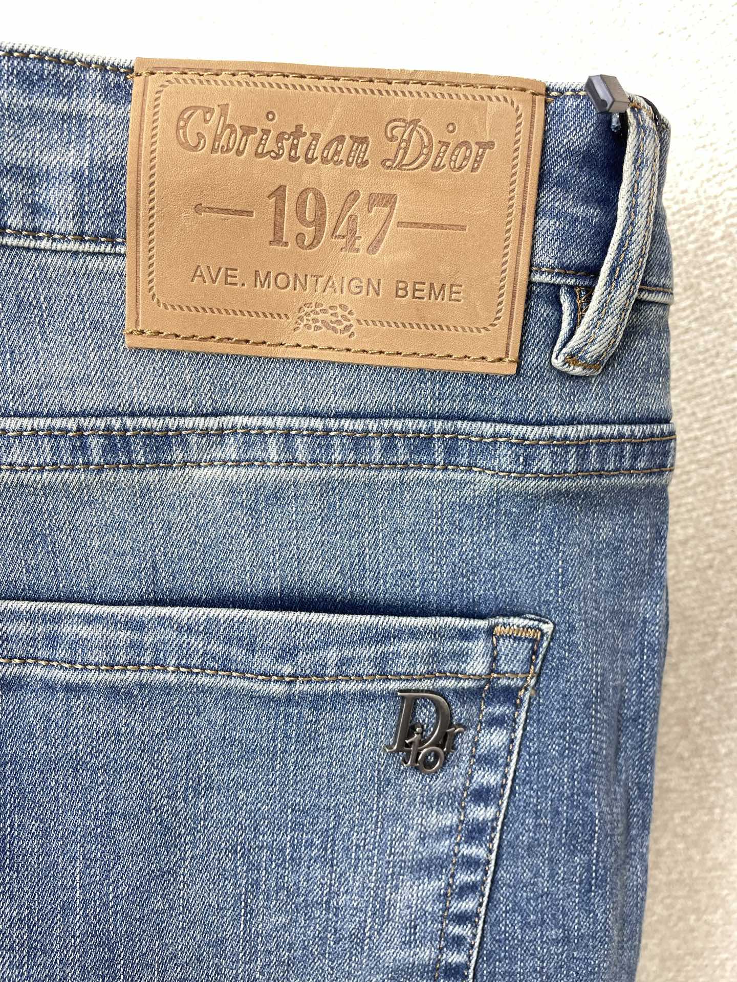 。Dior迪奥💥砸锅卖铁都要上的新款！新款休闲牛仔裤👖 高端版本！专柜定制面料 透气舒适度高，细节无可挑