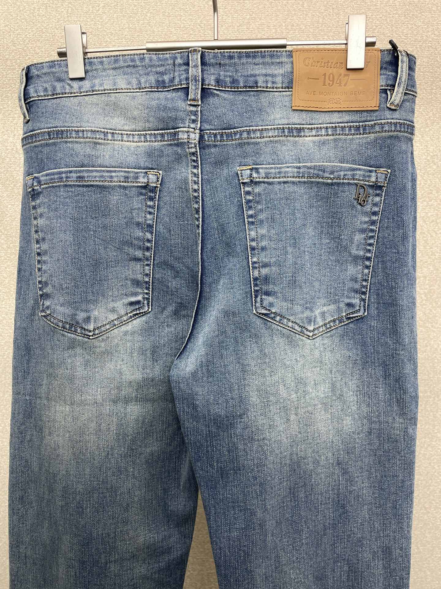 。Dior迪奥💥砸锅卖铁都要上的新款！新款休闲牛仔裤👖 高端版本！专柜定制面料 透气舒适度高，细节无可挑