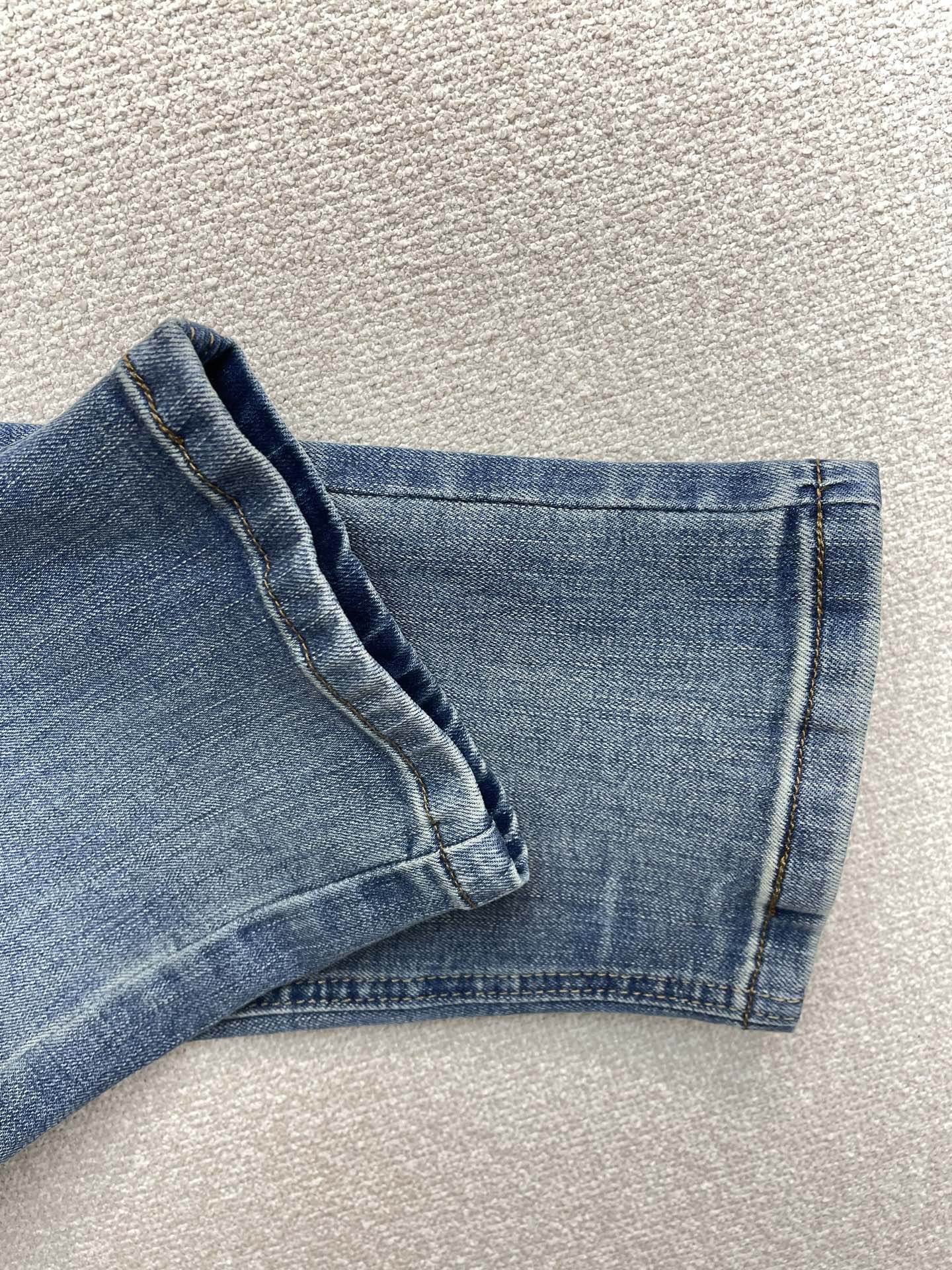 。Dior迪奥💥砸锅卖铁都要上的新款！新款休闲牛仔裤👖 高端版本！专柜定制面料 透气舒适度高，细节无可挑