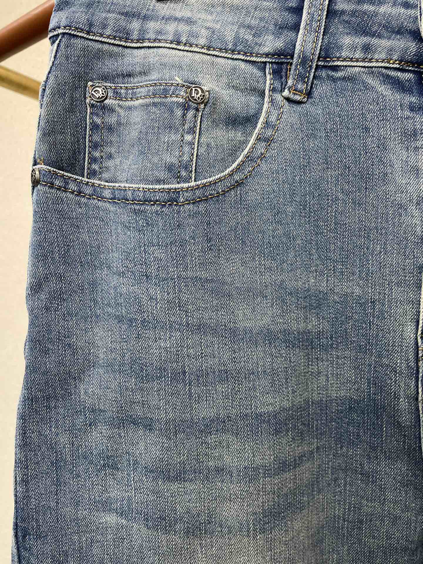 。Dior迪奥💥砸锅卖铁都要上的新款！新款休闲牛仔裤👖 高端版本！专柜定制面料 透气舒适度高，细节无可挑