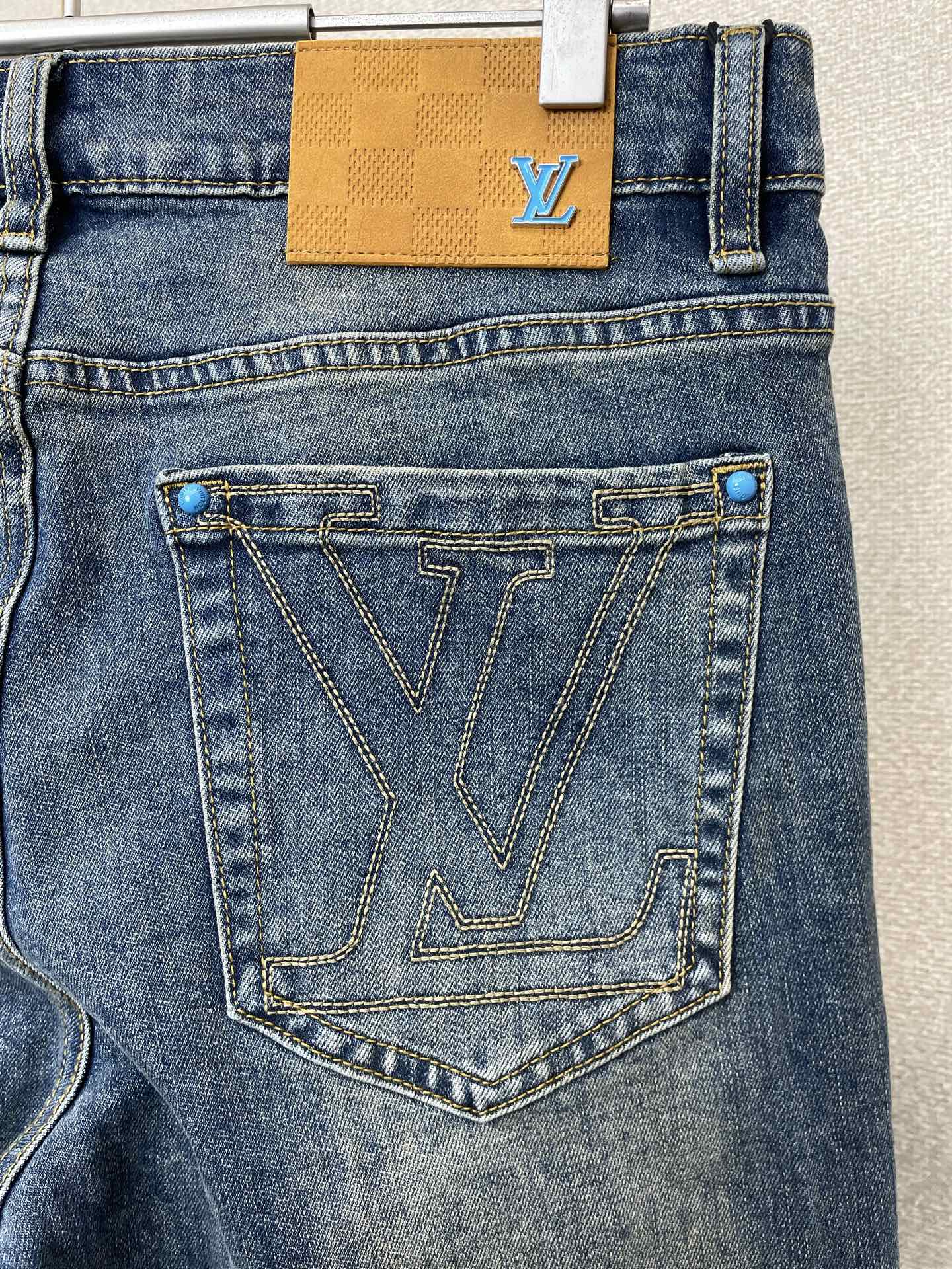 。Louis Vuitton路易威登💥砸锅卖铁都要上的新款！新款休闲牛仔裤👖 高端版本！专柜定制面料 透