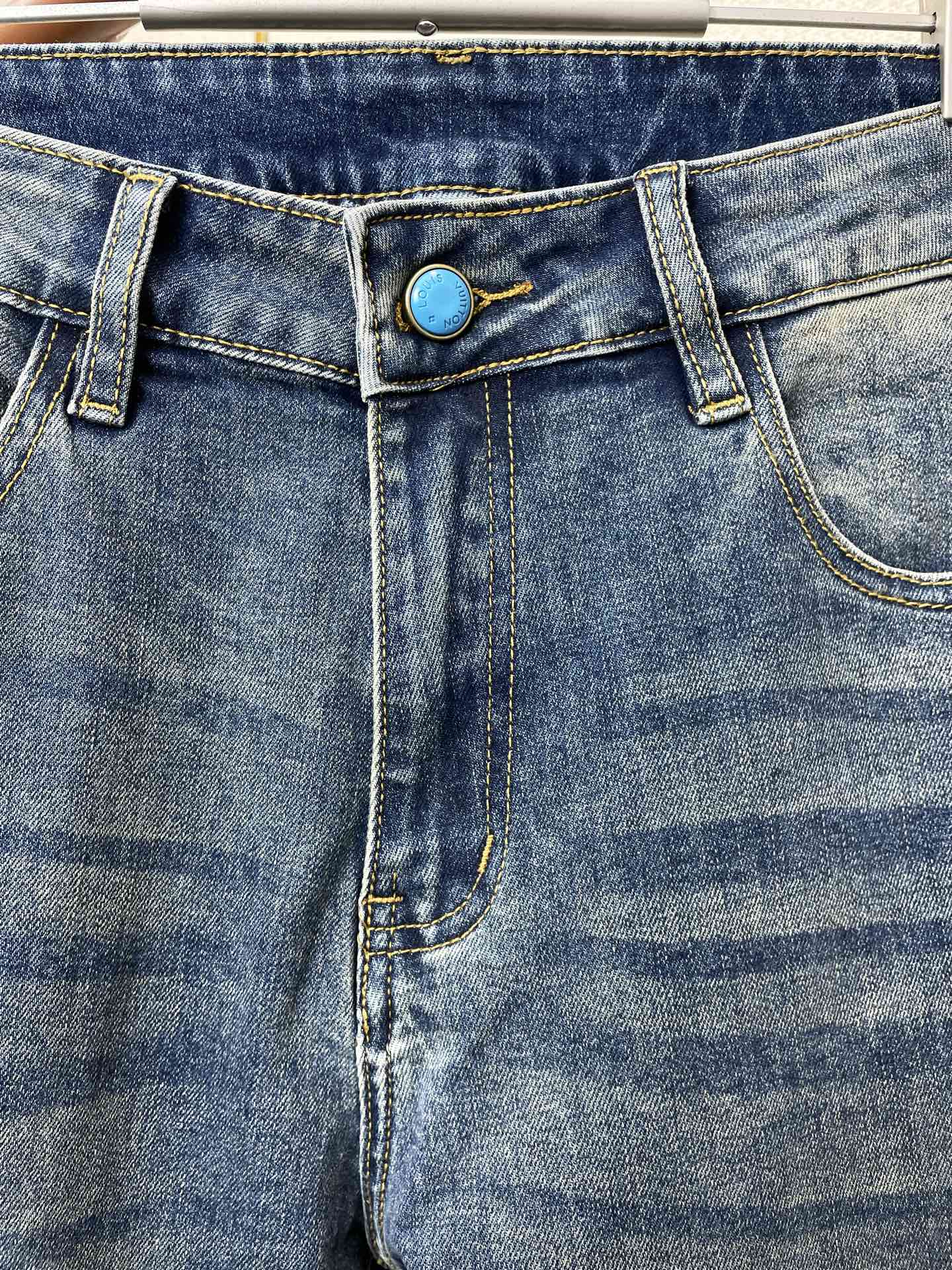 。Louis Vuitton路易威登💥砸锅卖铁都要上的新款！新款休闲牛仔裤👖 高端版本！专柜定制面料 透