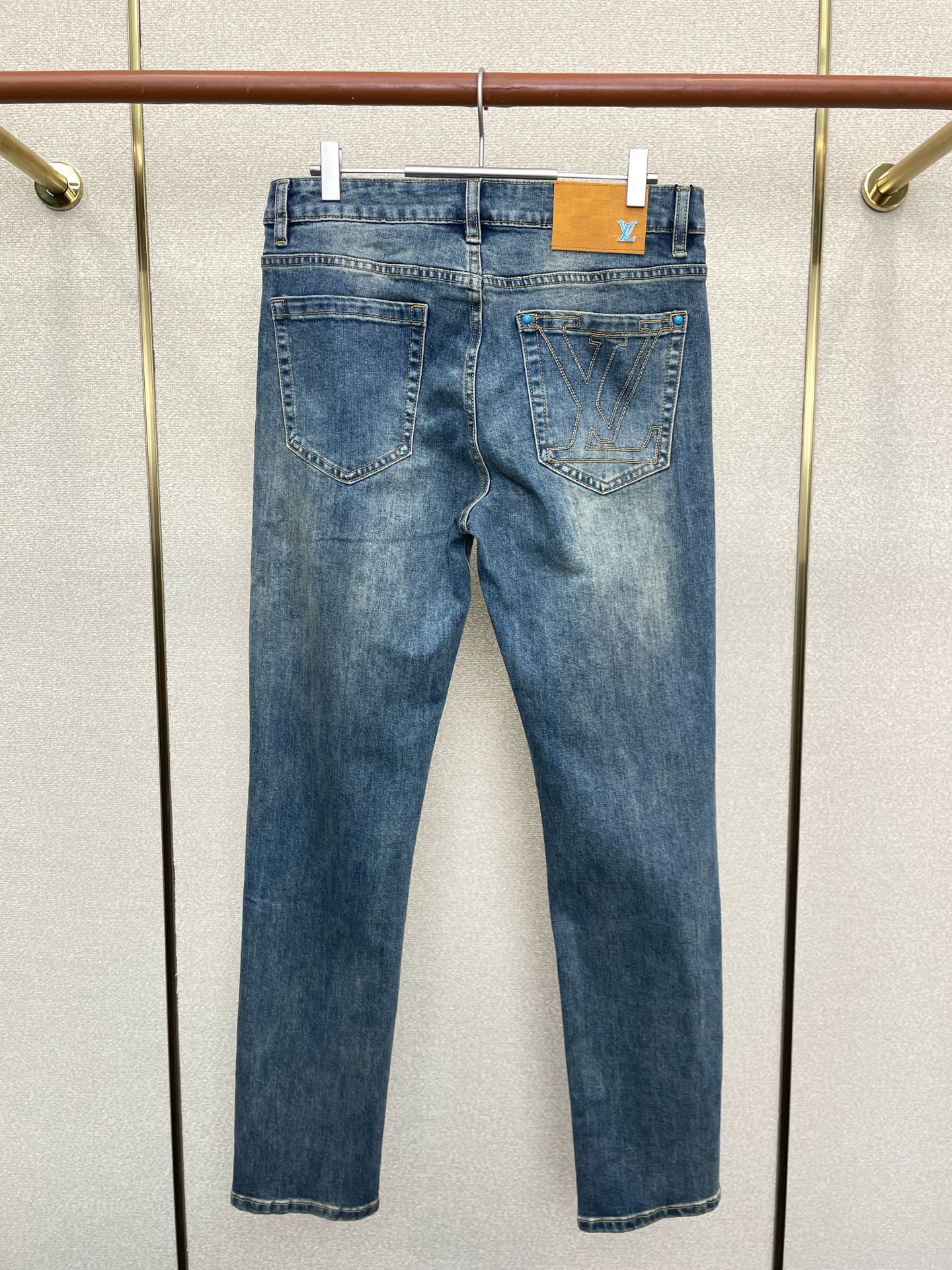 。Louis Vuitton路易威登💥砸锅卖铁都要上的新款！新款休闲牛仔裤👖 高端版本！专柜定制面料 透