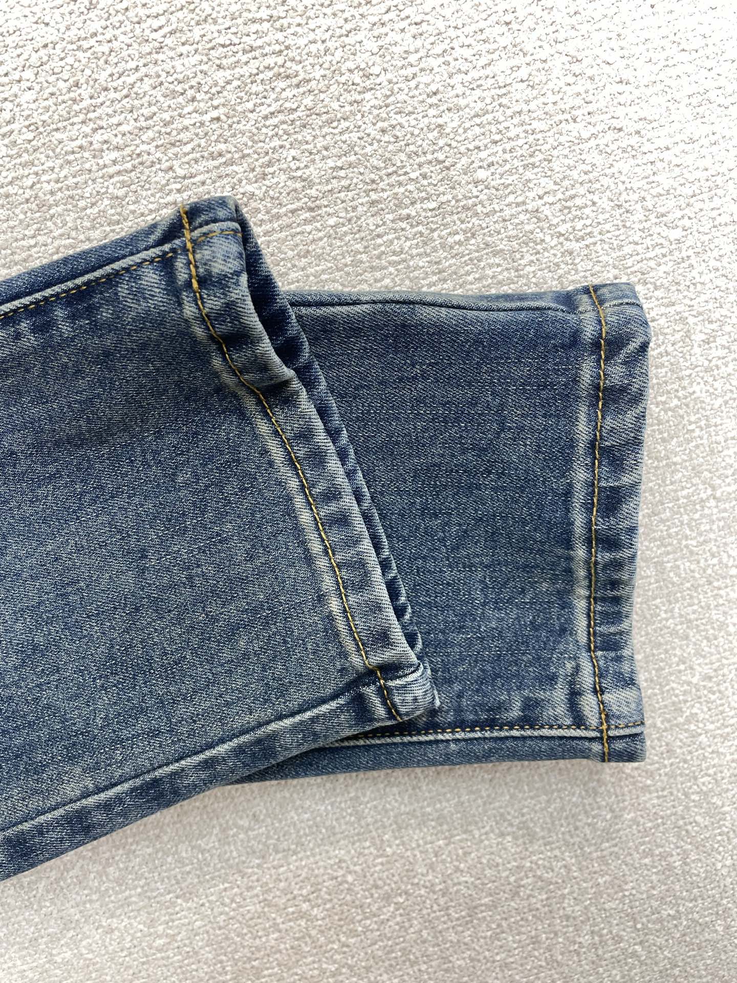 。Louis Vuitton路易威登💥砸锅卖铁都要上的新款！新款休闲牛仔裤👖 高端版本！专柜定制面料 透