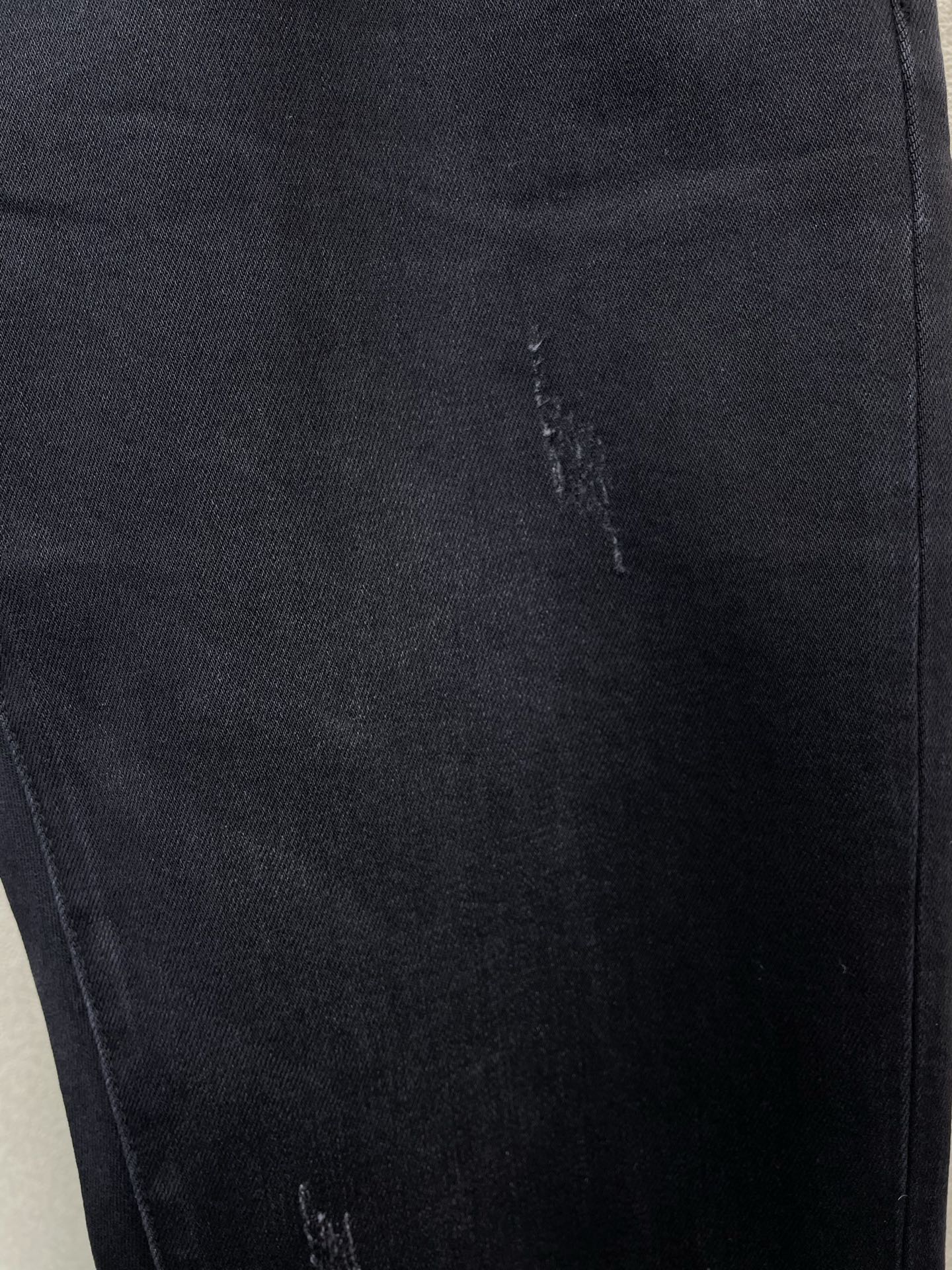 。Burberry巴宝莉💥砸锅卖铁都要上的新款！新款休闲牛仔裤👖 高端版本！专柜定制面料 透气舒适度高，