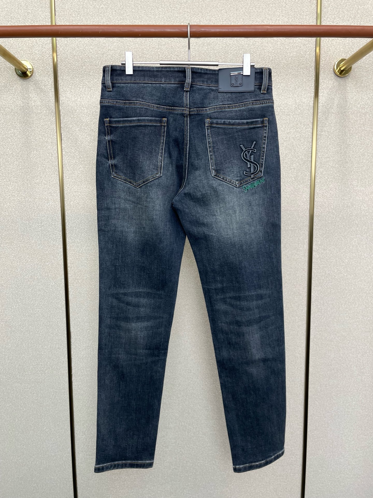 。SAINT LAURENT圣罗兰💥砸锅卖铁都要上的新款！新款休闲牛仔裤👖 高端版本！专柜定制面料 透气