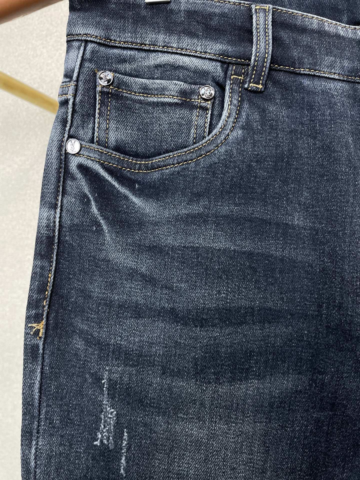 。SAINT LAURENT圣罗兰💥砸锅卖铁都要上的新款！新款休闲牛仔裤👖 高端版本！专柜定制面料 透气