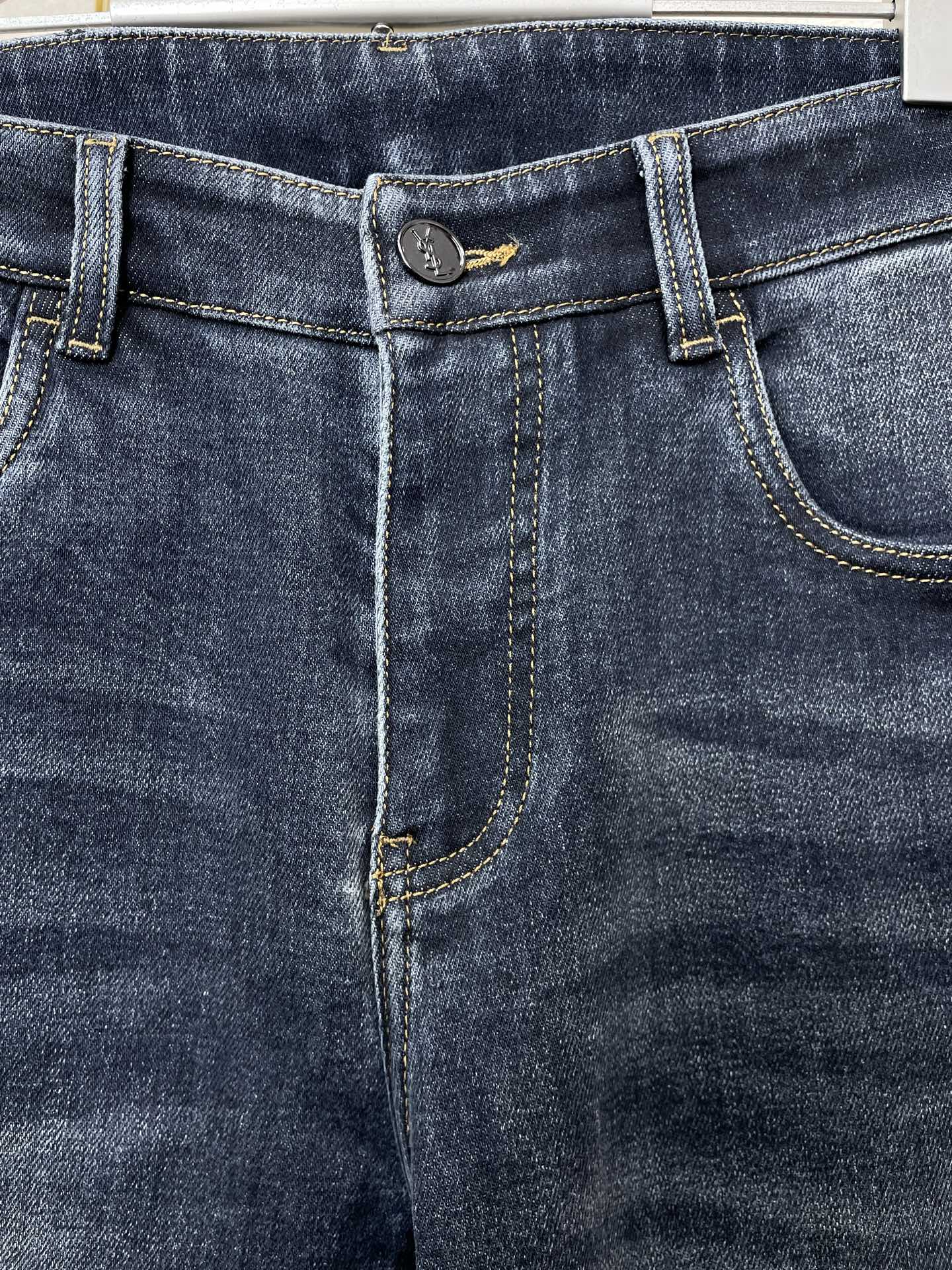 。SAINT LAURENT圣罗兰💥砸锅卖铁都要上的新款！新款休闲牛仔裤👖 高端版本！专柜定制面料 透气