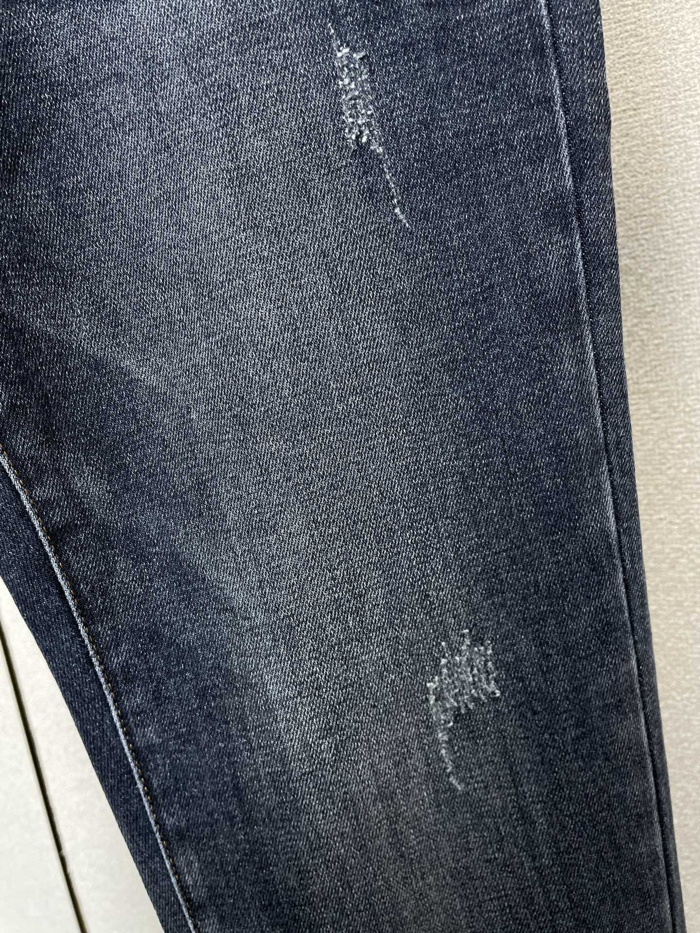 。SAINT LAURENT圣罗兰💥砸锅卖铁都要上的新款！新款休闲牛仔裤👖 高端版本！专柜定制面料 透气