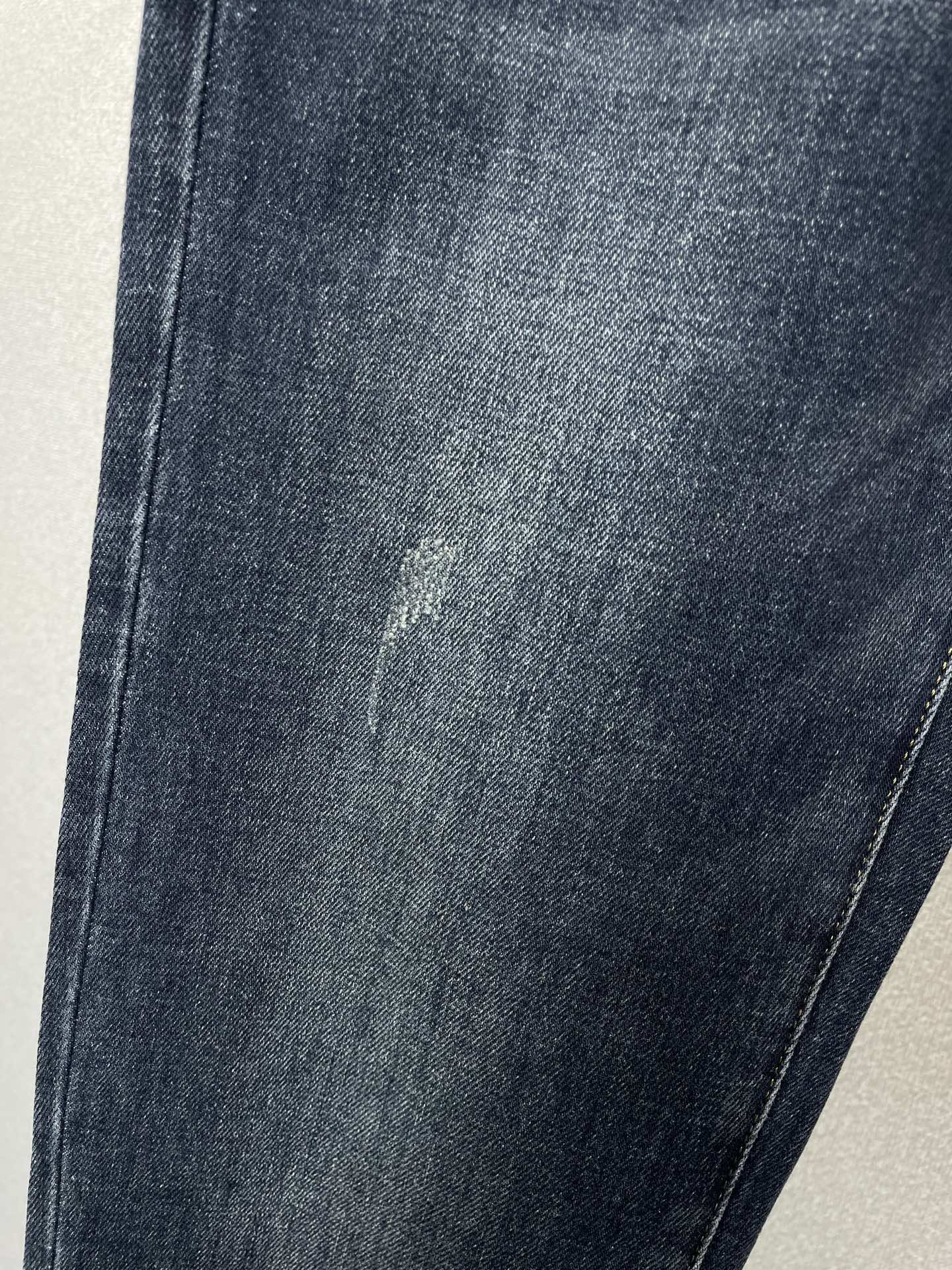 。FENDI芬迪💥砸锅卖铁都要上的新款新款休闲牛仔裤👖 高端版本！专柜定制面料 透气舒适度高，细节无可挑