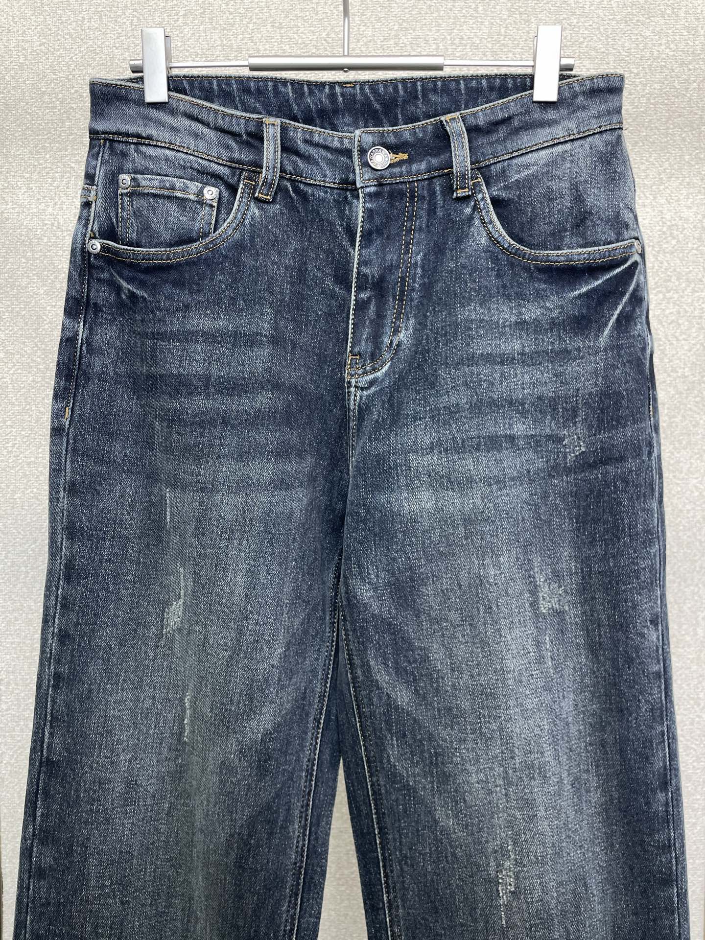 。Dolce&Gabbana杜嘉班纳💥砸锅卖铁都要上的新款！新款休闲牛仔裤👖 高端版本！专柜定制面料 透