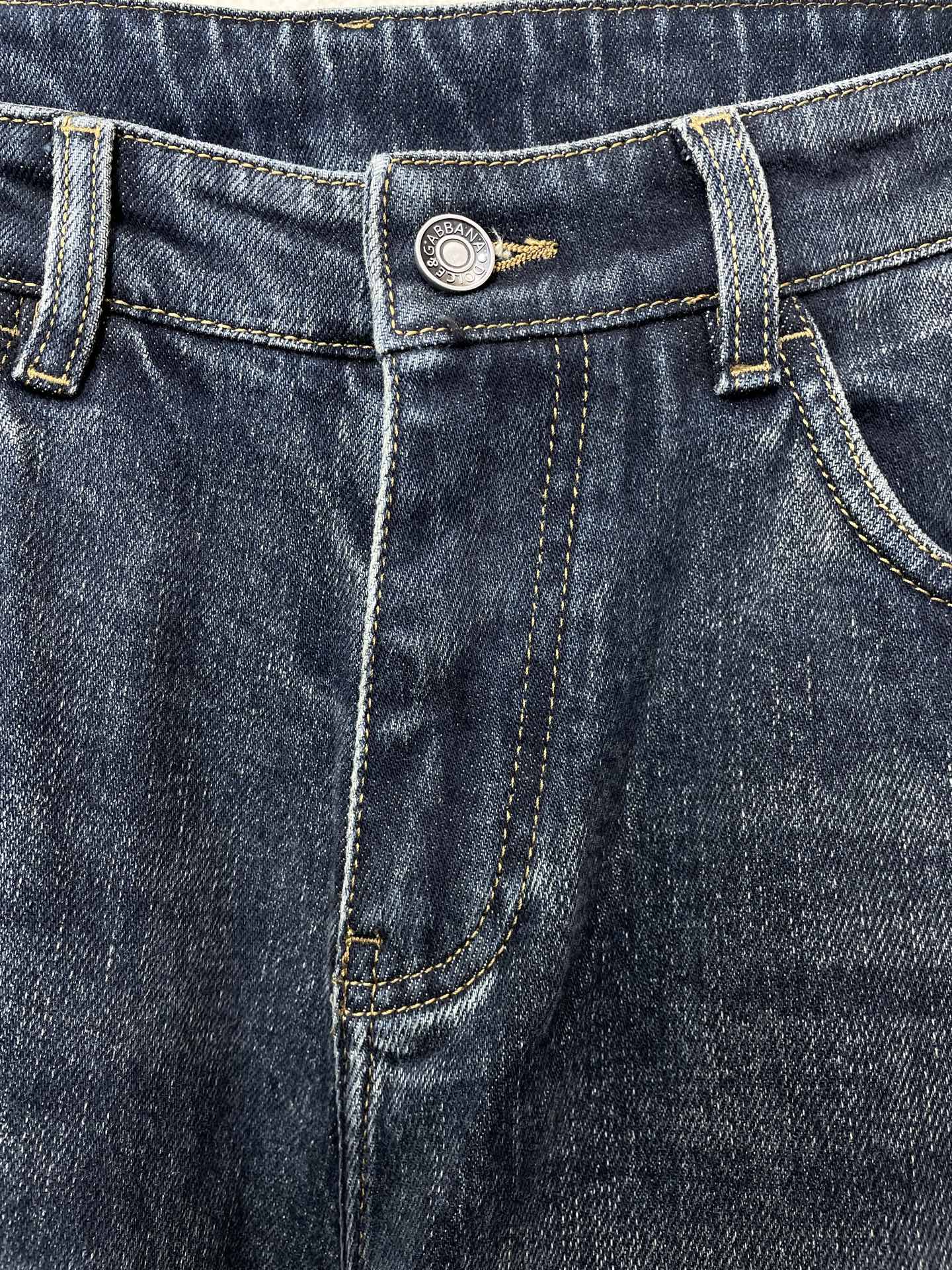 。Dolce&Gabbana杜嘉班纳💥砸锅卖铁都要上的新款！新款休闲牛仔裤👖 高端版本！专柜定制面料 透