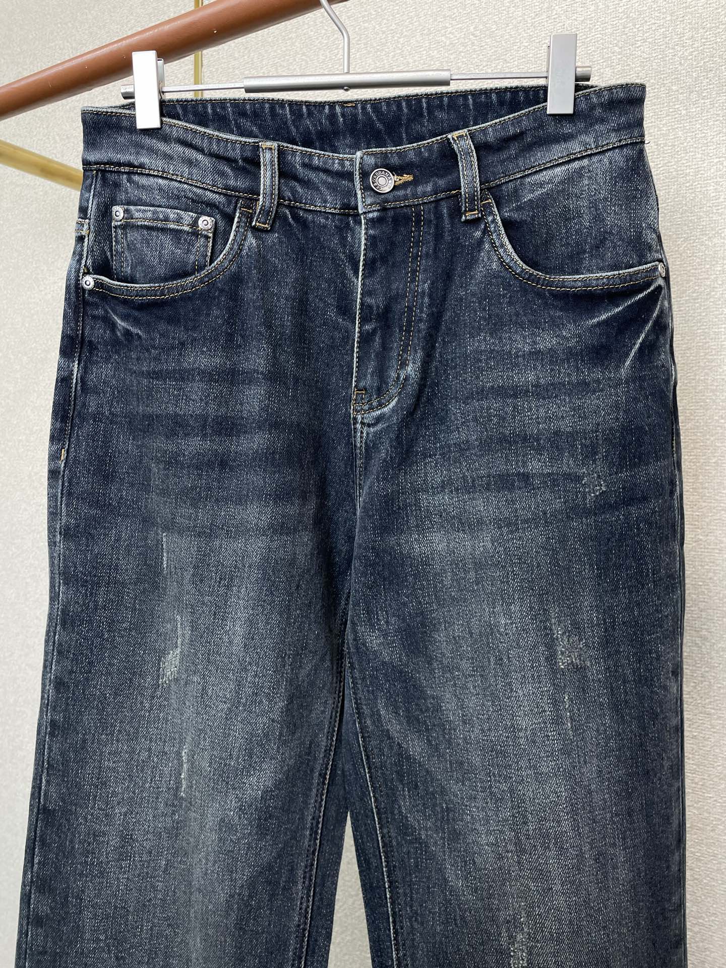 。Dolce&Gabbana杜嘉班纳💥砸锅卖铁都要上的新款！新款休闲牛仔裤👖 高端版本！专柜定制面料 透