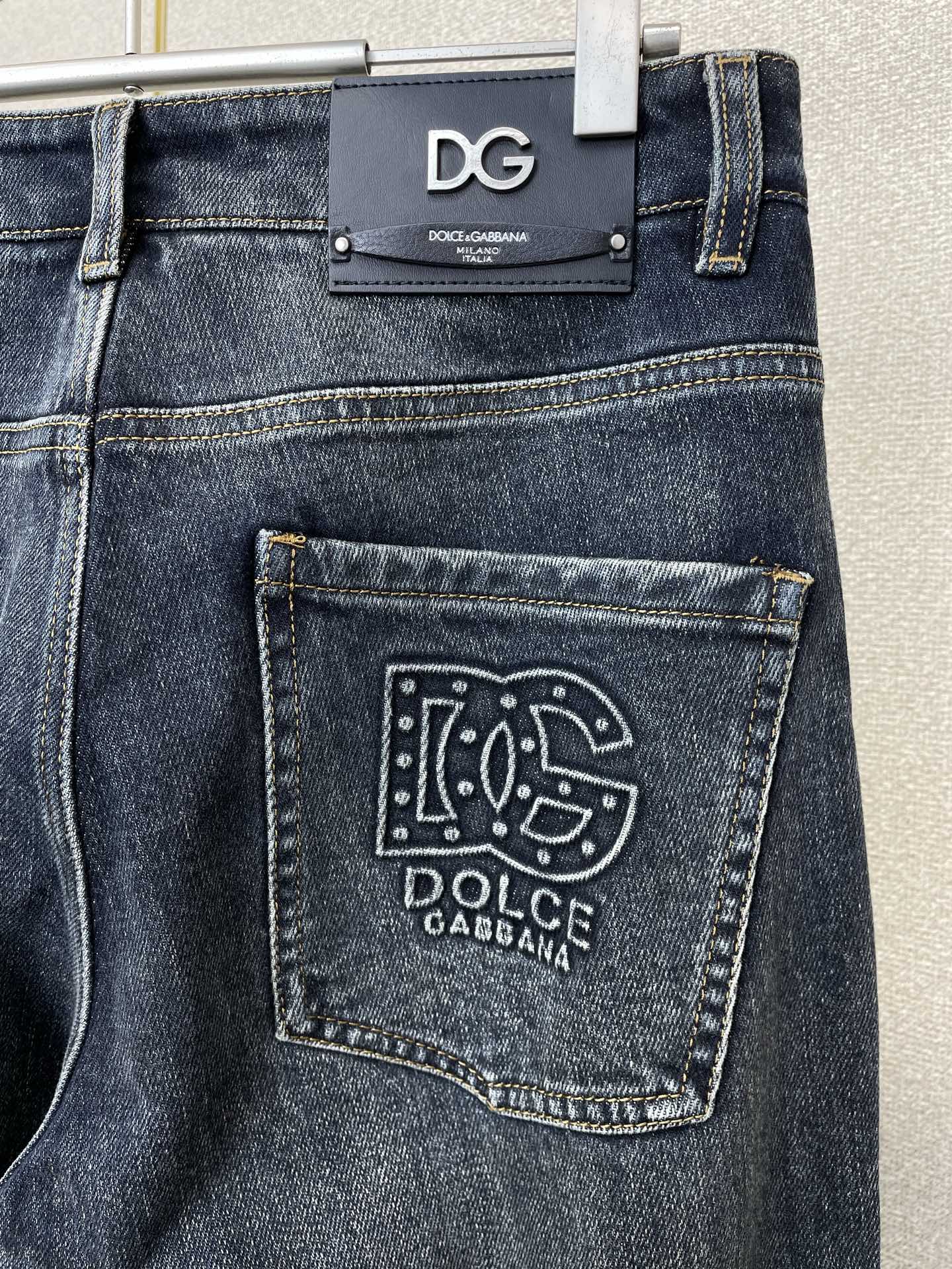 。Dolce&Gabbana杜嘉班纳💥砸锅卖铁都要上的新款！新款休闲牛仔裤👖 高端版本！专柜定制面料 透