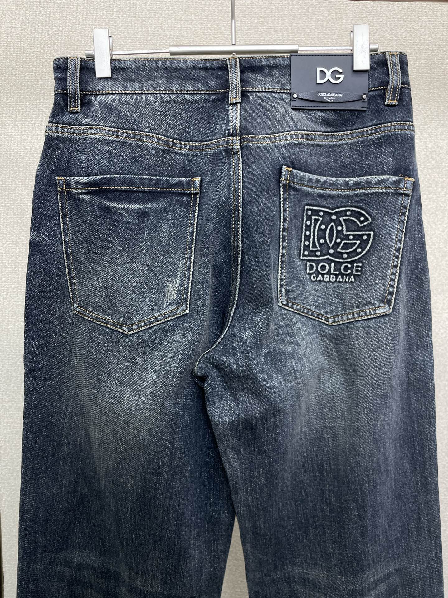。Dolce&Gabbana杜嘉班纳💥砸锅卖铁都要上的新款！新款休闲牛仔裤👖 高端版本！专柜定制面料 透