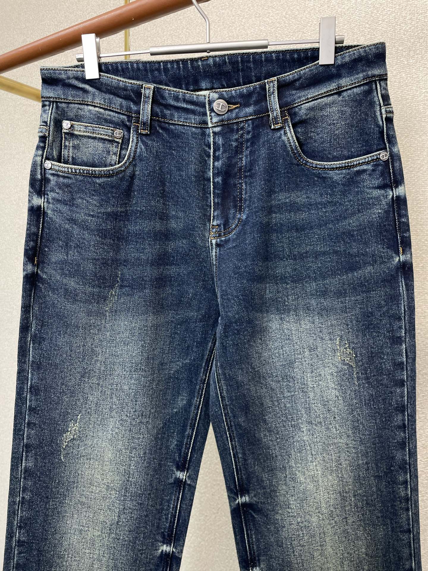 。Cavalli卡沃利💥砸锅卖铁都要上的新款新款休闲牛仔裤👖 高端版本！专柜定制面料 透气舒适度高，细节