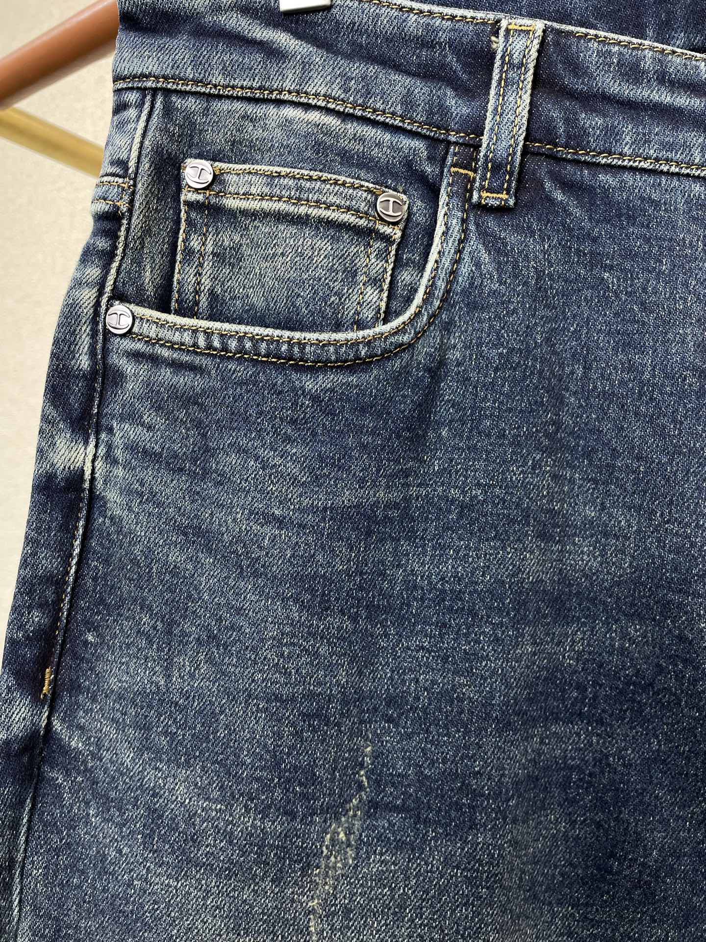 。Cavalli卡沃利💥砸锅卖铁都要上的新款新款休闲牛仔裤👖 高端版本！专柜定制面料 透气舒适度高，细节