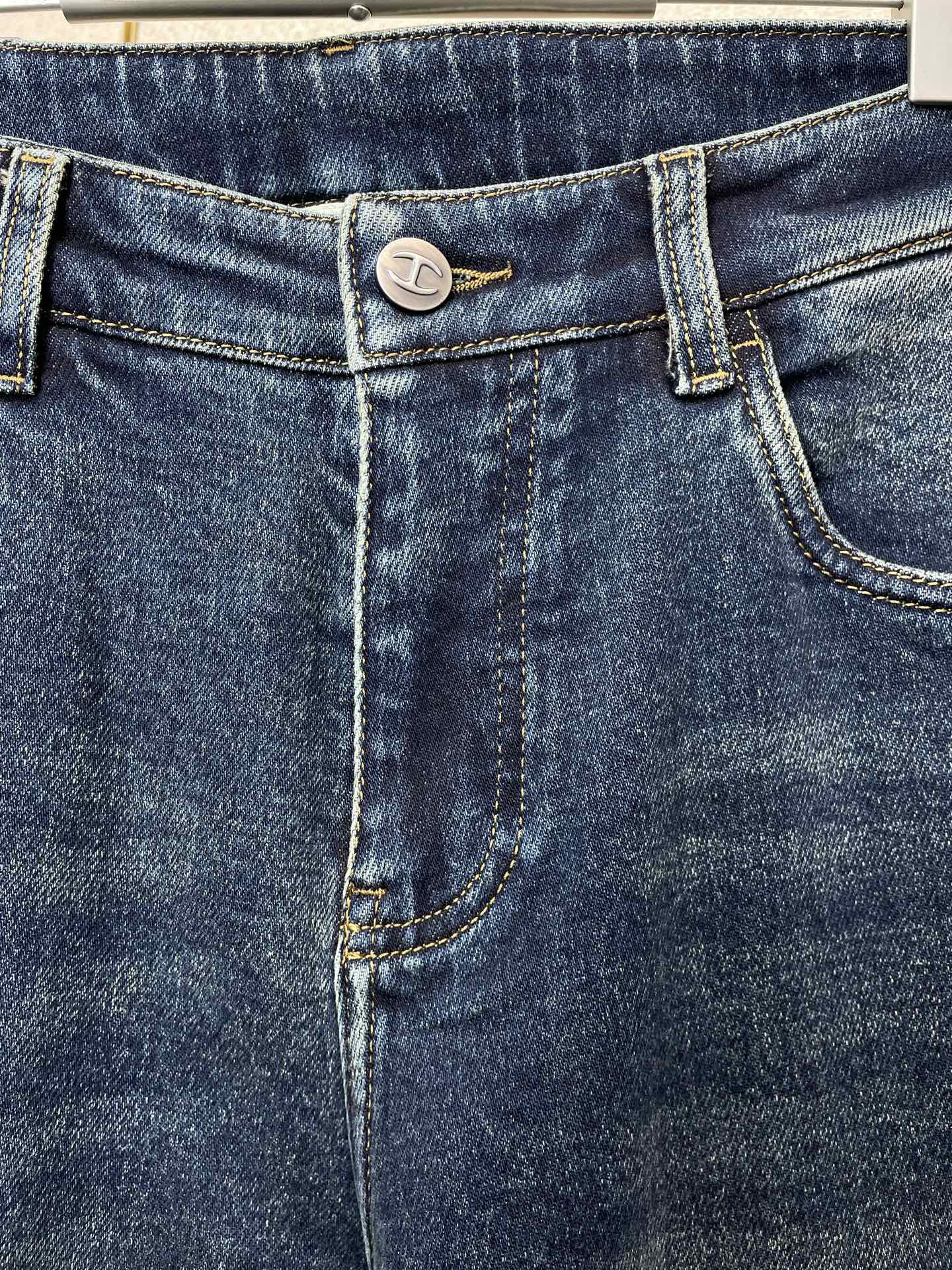 。Cavalli卡沃利💥砸锅卖铁都要上的新款新款休闲牛仔裤👖 高端版本！专柜定制面料 透气舒适度高，细节