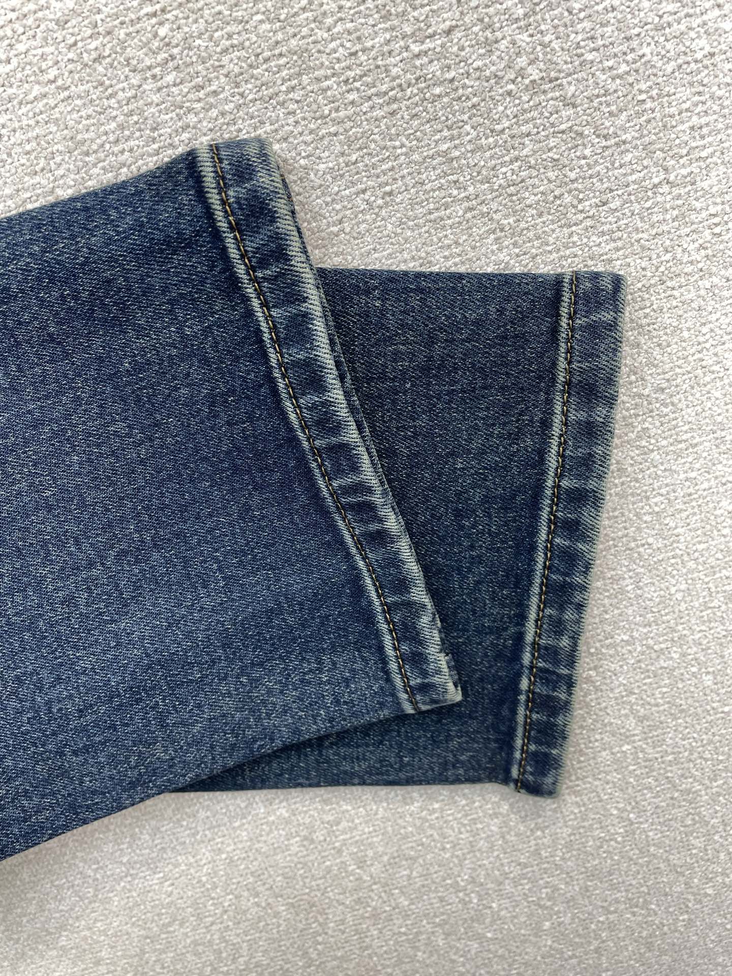 。Cavalli卡沃利💥砸锅卖铁都要上的新款新款休闲牛仔裤👖 高端版本！专柜定制面料 透气舒适度高，细节