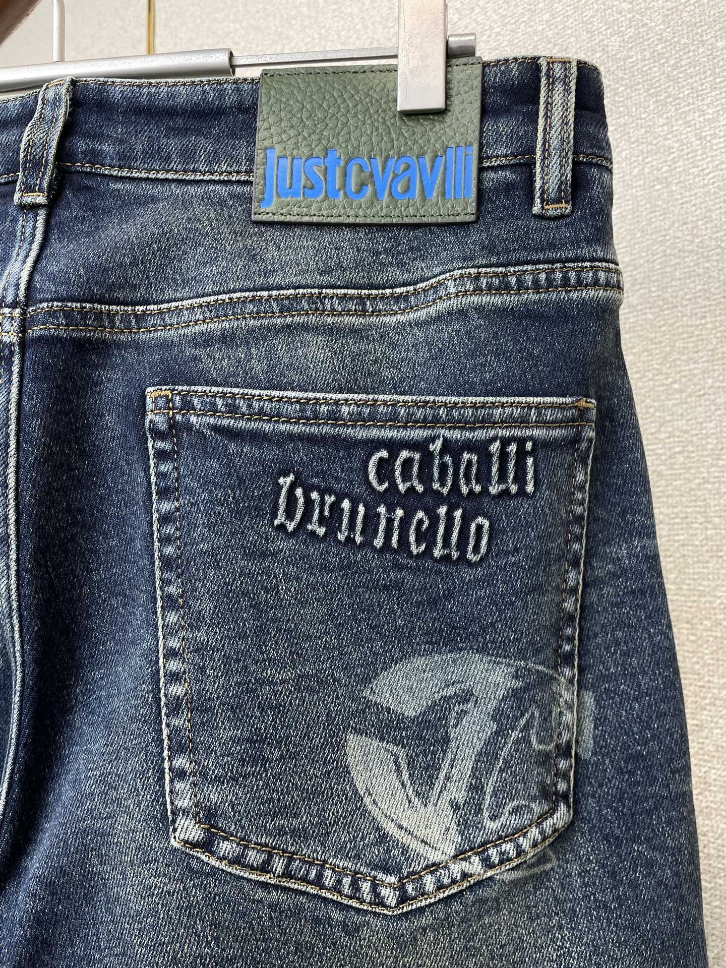 。Cavalli卡沃利💥砸锅卖铁都要上的新款新款休闲牛仔裤👖 高端版本！专柜定制面料 透气舒适度高，细节