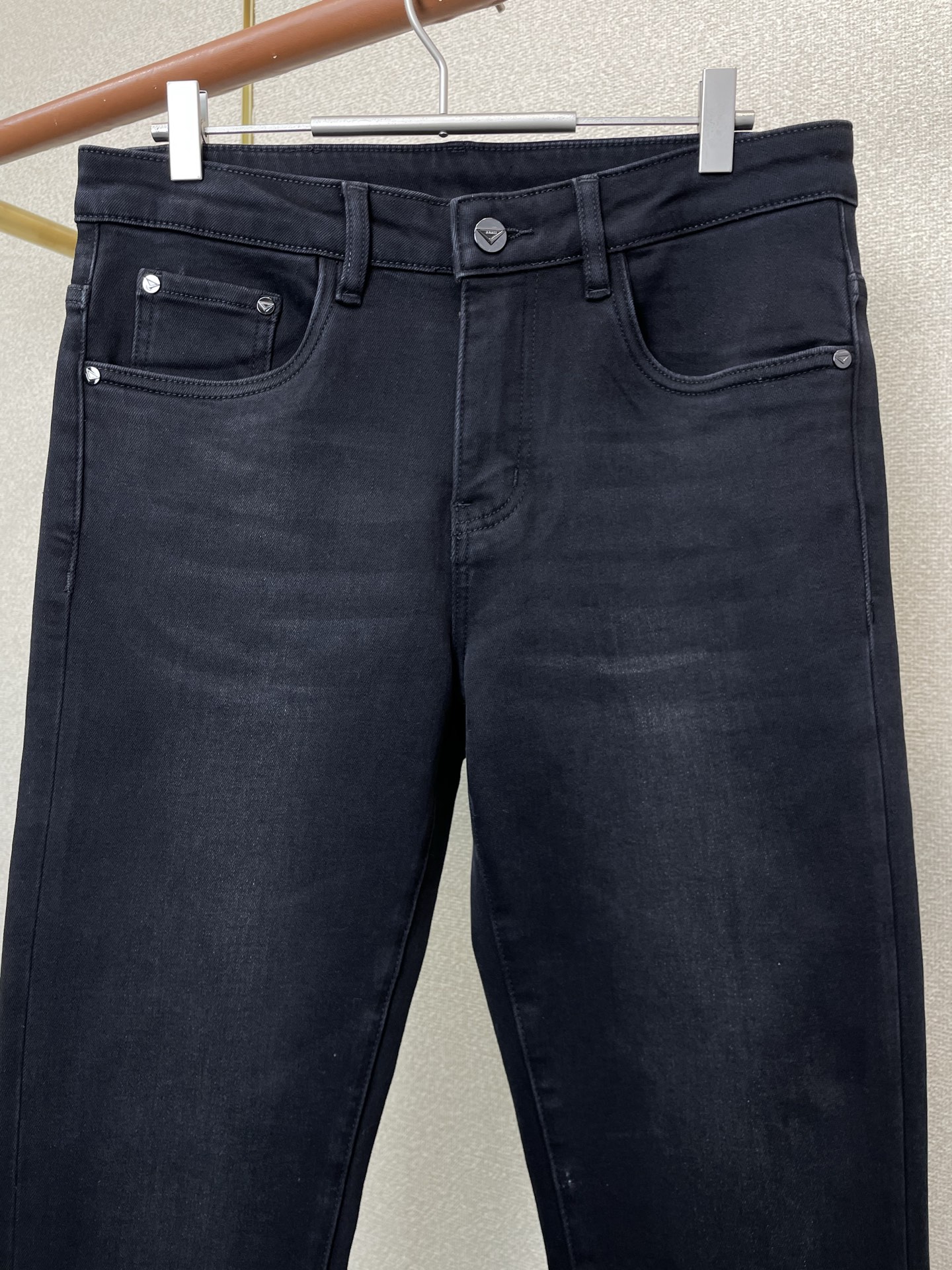 。Prada普拉达💥砸锅卖铁都要上的新款新款休闲牛仔裤👖 高端版本！专柜定制面料 透气舒适度高，细节无可