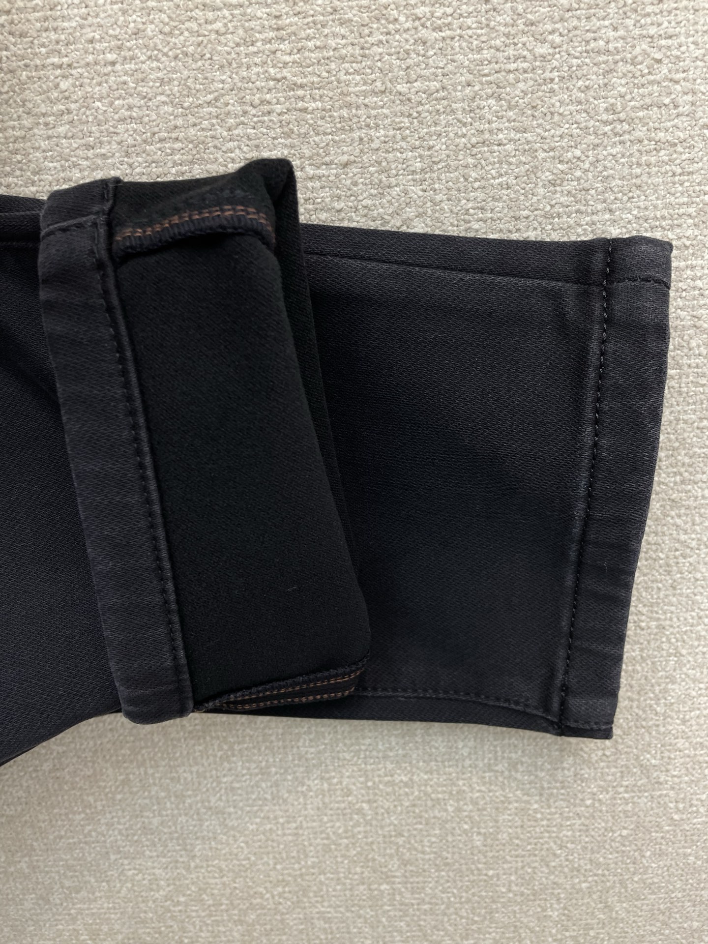 。Dior迪奥💥砸锅卖铁都要上的新款！新款休闲牛仔裤👖 高端版本！专柜定制面料 透气舒适度高，细节无可挑