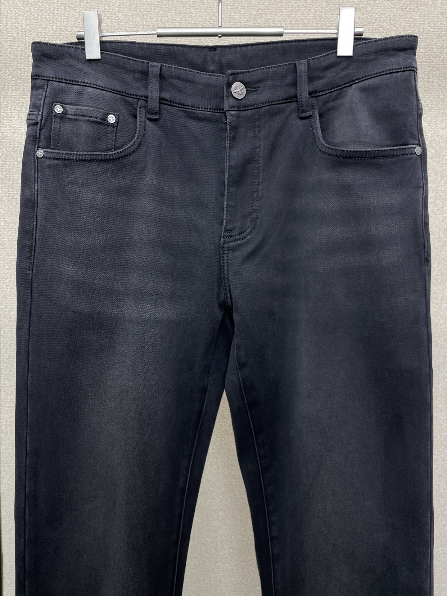 。Dior迪奥💥砸锅卖铁都要上的新款！新款休闲牛仔裤👖 高端版本！专柜定制面料 透气舒适度高，细节无可挑