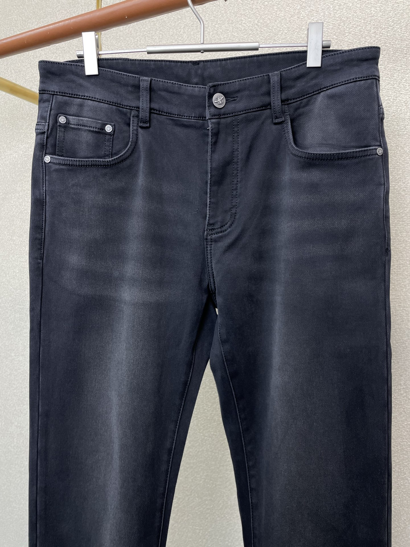 。Dior迪奥💥砸锅卖铁都要上的新款！新款休闲牛仔裤👖 高端版本！专柜定制面料 透气舒适度高，细节无可挑