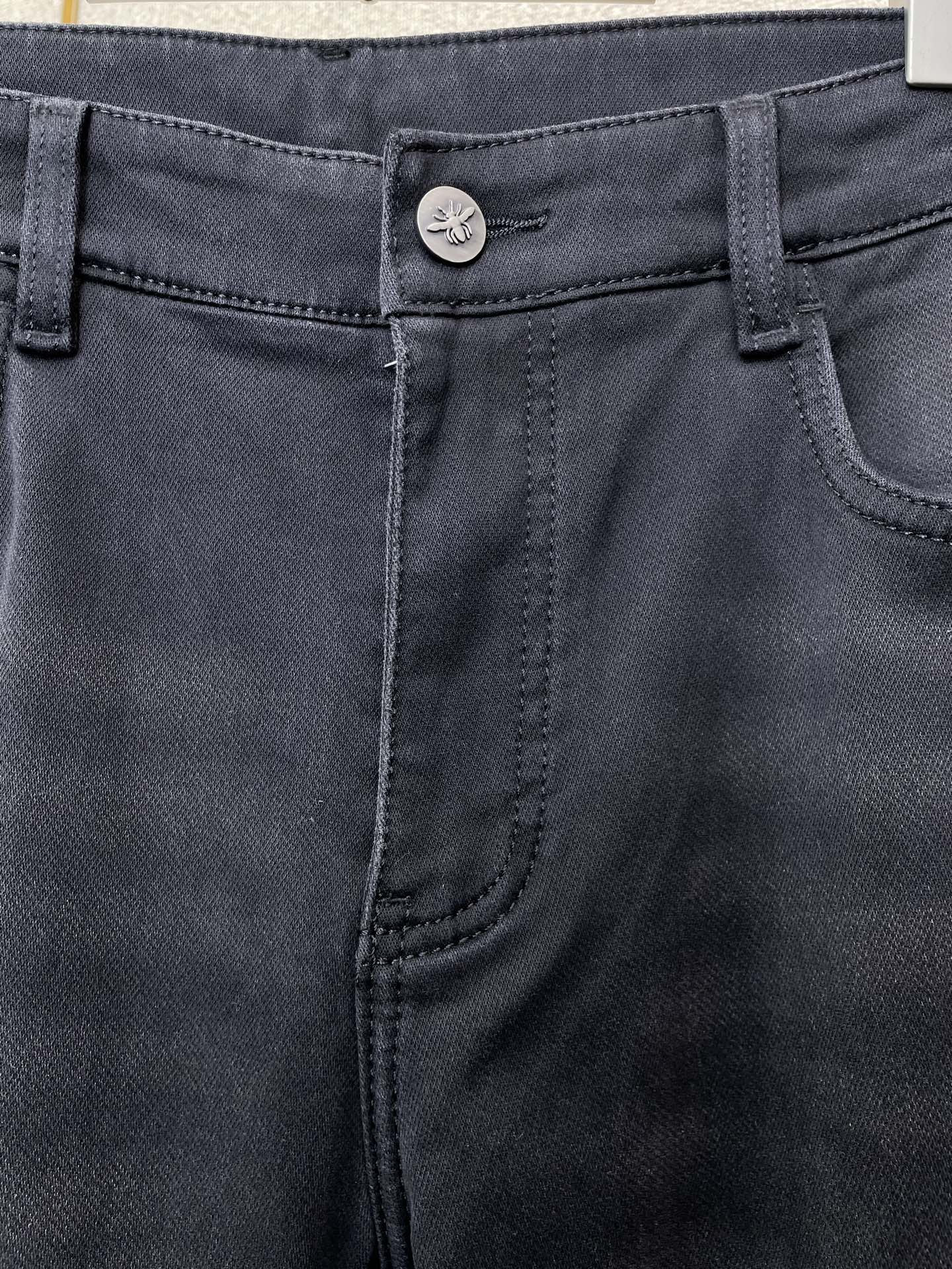 。Dior迪奥💥砸锅卖铁都要上的新款！新款休闲牛仔裤👖 高端版本！专柜定制面料 透气舒适度高，细节无可挑