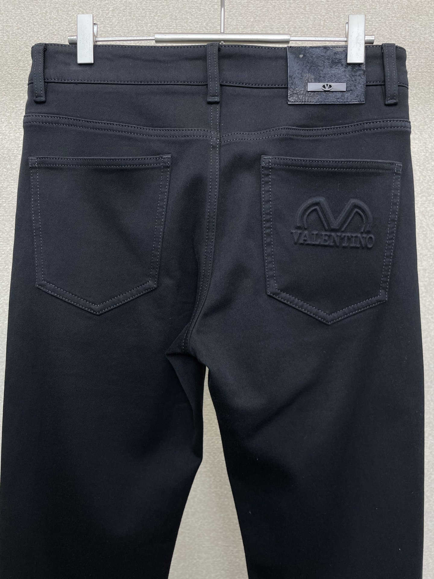 。VALENTINO华伦天奴💥砸锅卖铁都要上的新款新款休闲牛仔裤👖 高端版本！专柜定制面料 透气舒适度高