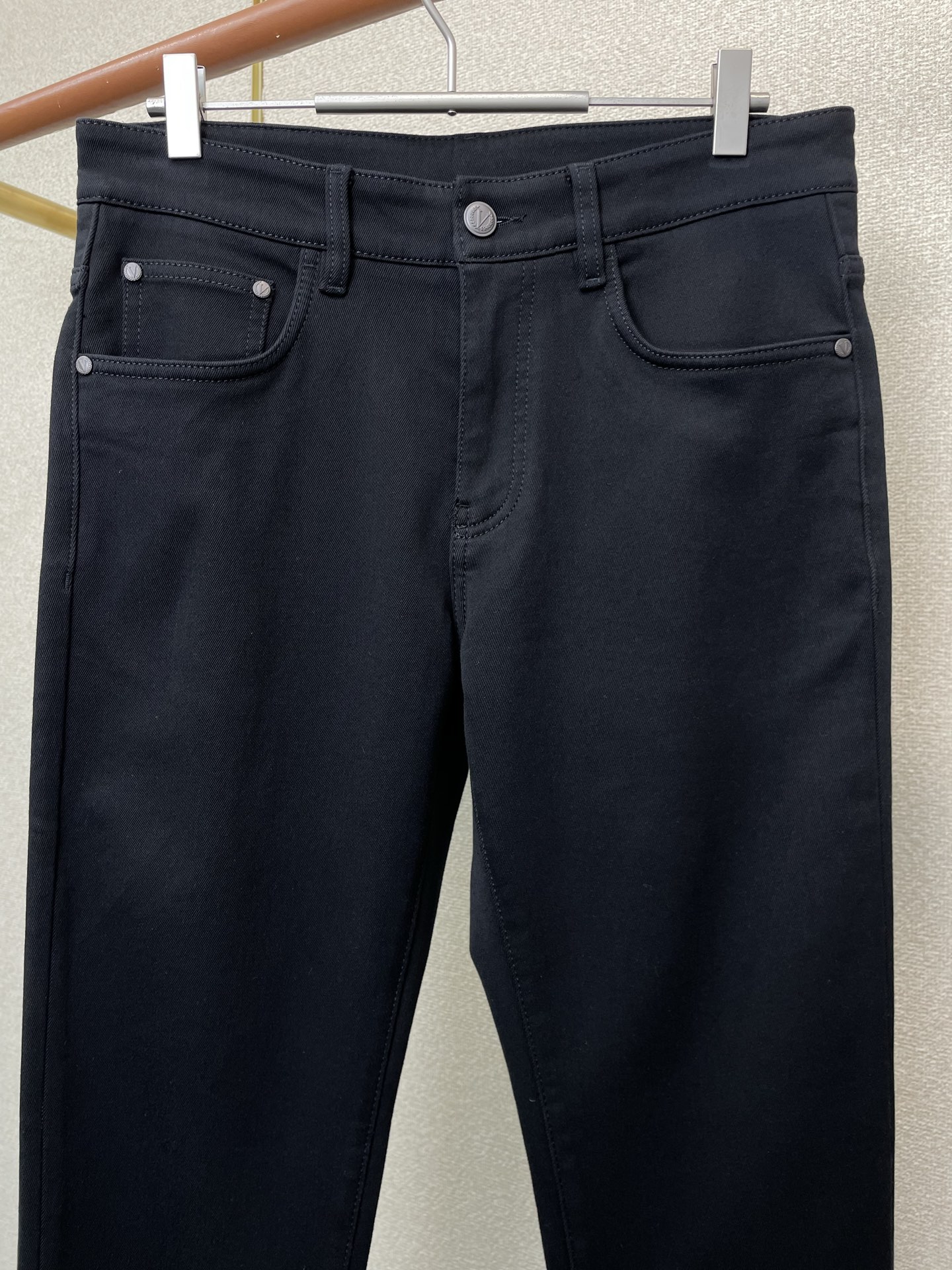 。VALENTINO华伦天奴💥砸锅卖铁都要上的新款新款休闲牛仔裤👖 高端版本！专柜定制面料 透气舒适度高