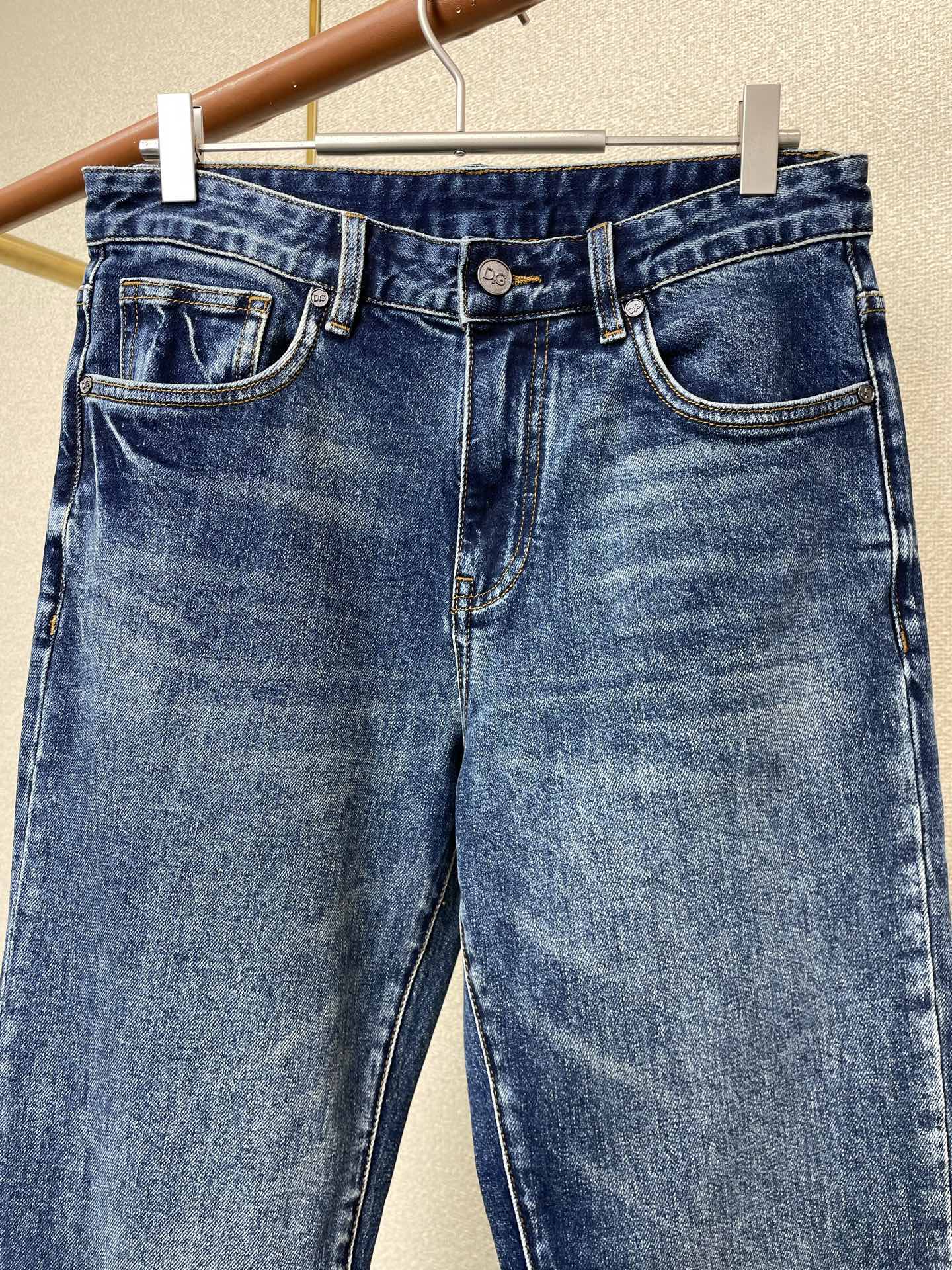 。Dolce&Gabbana杜嘉班纳💥砸锅卖铁都要上的新款新款休闲牛仔裤👖 高端版本！专柜定制面料 透气