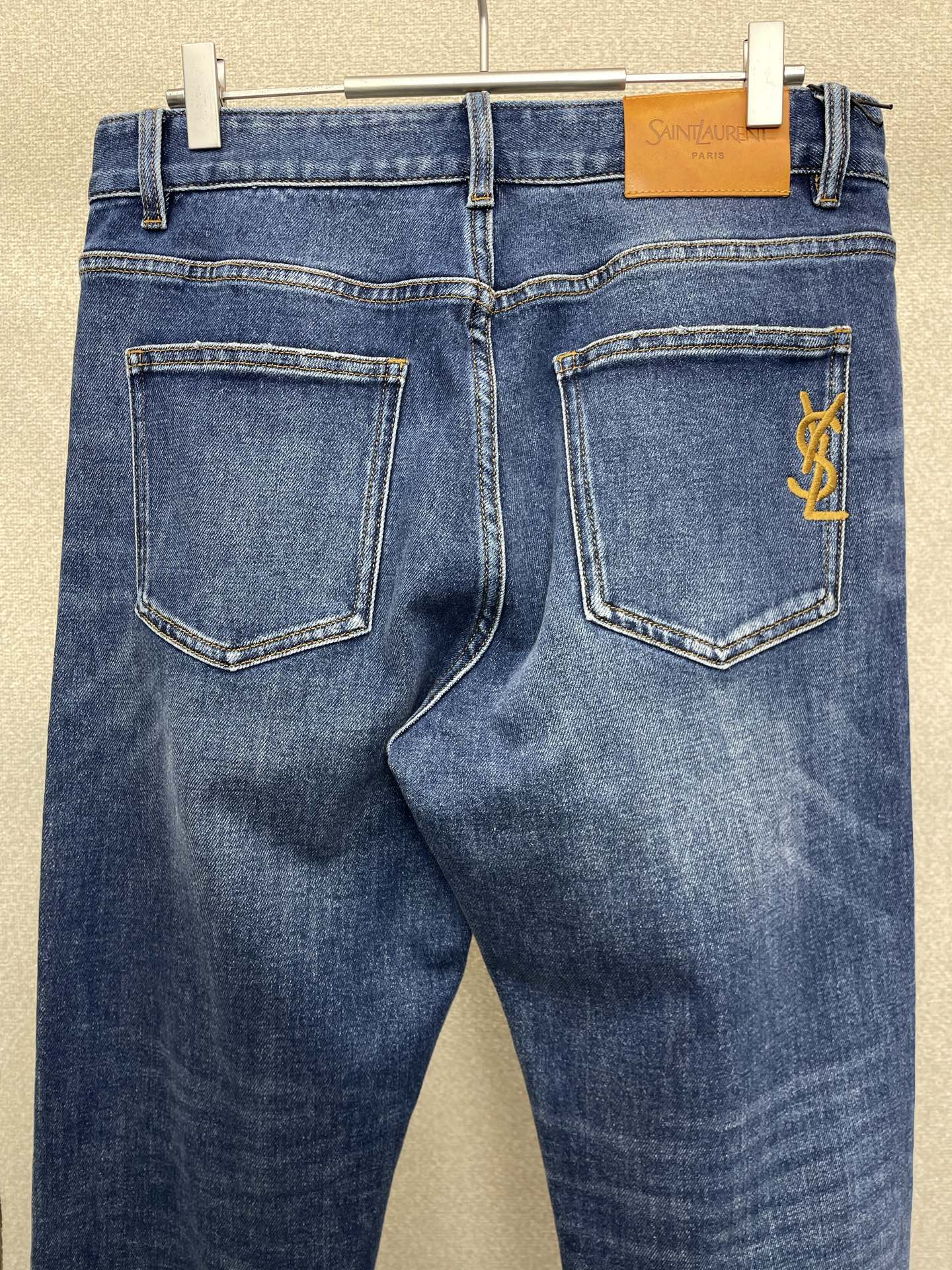 。SAINT LAURENT圣罗兰💥砸锅卖铁都要上的新款！新款休闲牛仔裤👖 高端版本！专柜定制面料 透气