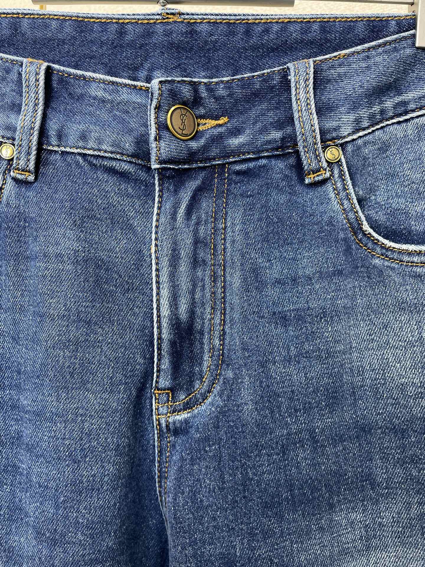 。SAINT LAURENT圣罗兰💥砸锅卖铁都要上的新款！新款休闲牛仔裤👖 高端版本！专柜定制面料 透气