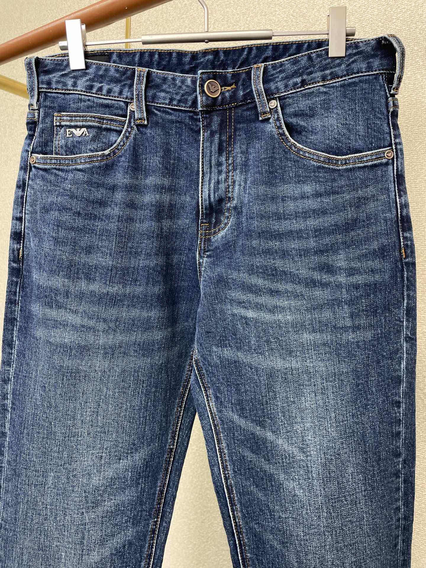 。ARMANI阿玛尼💥砸锅卖铁都要上的新款新款休闲牛仔裤👖 高端版本！专柜定制面料 透气舒适度高，细节无