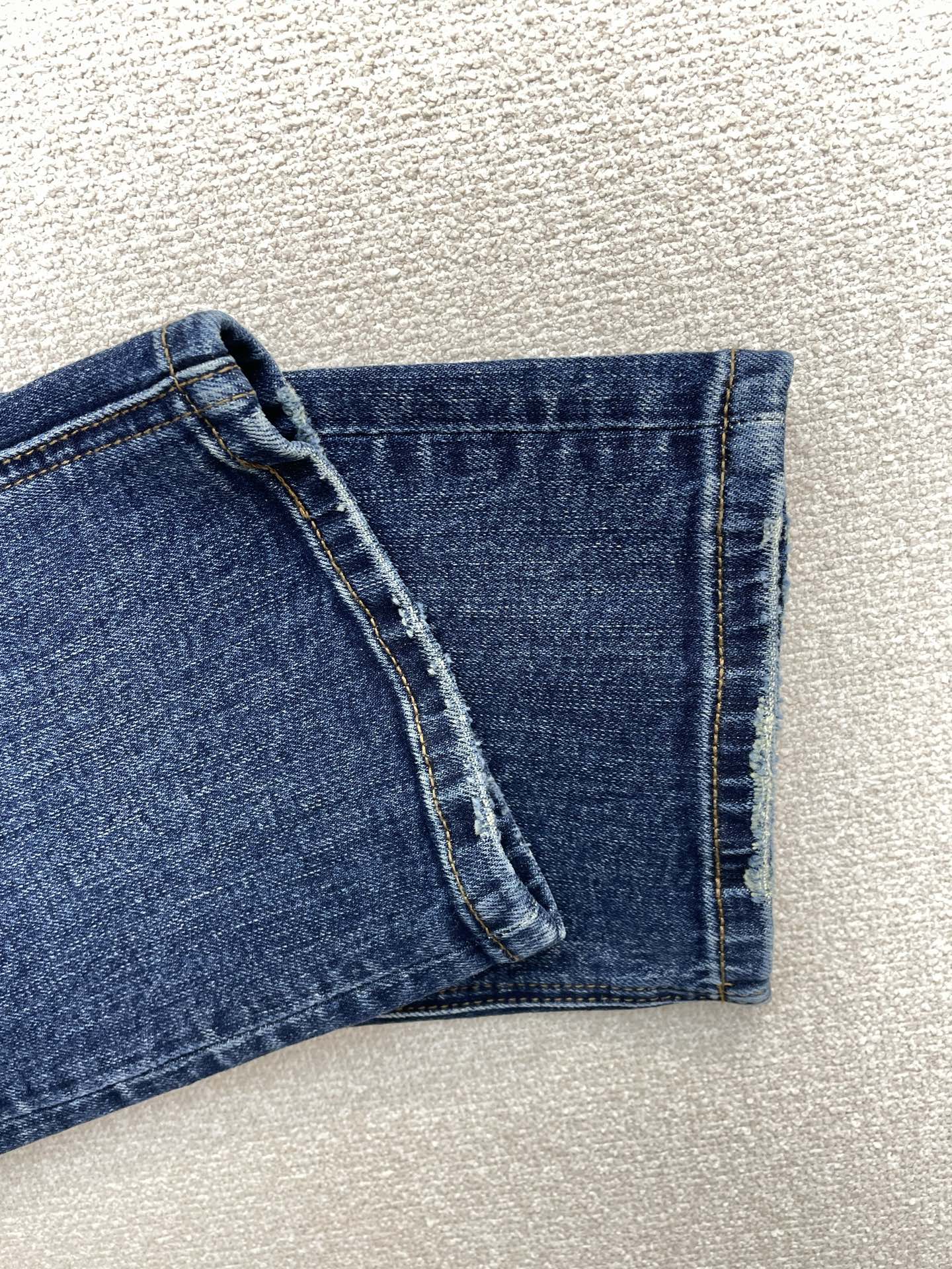 。ARMANI阿玛尼💥砸锅卖铁都要上的新款新款休闲牛仔裤👖 高端版本！专柜定制面料 透气舒适度高，细节无